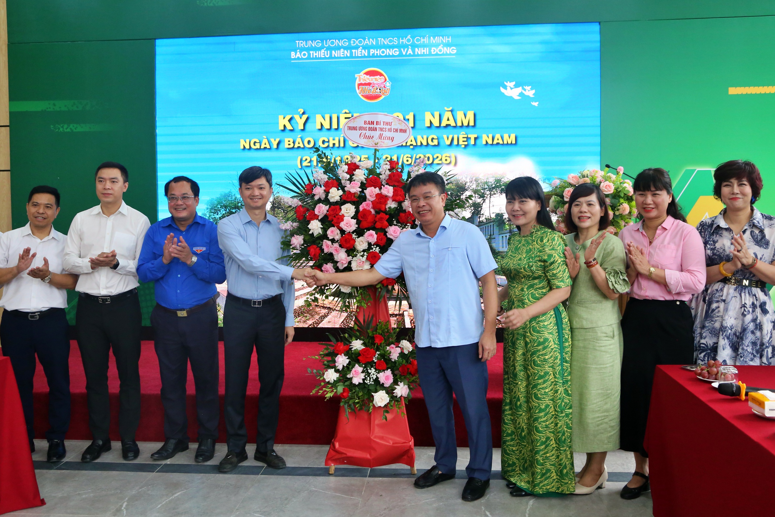 Anh Nguyễn Minh Triết chúc mừng các cơ quan báo chí nhân ngày 21.6- Ảnh 3. Anh Nguyễn Minh Triết chúc mừng các cơ quan báo chí nhân ngày 21.6- Ảnh 3.