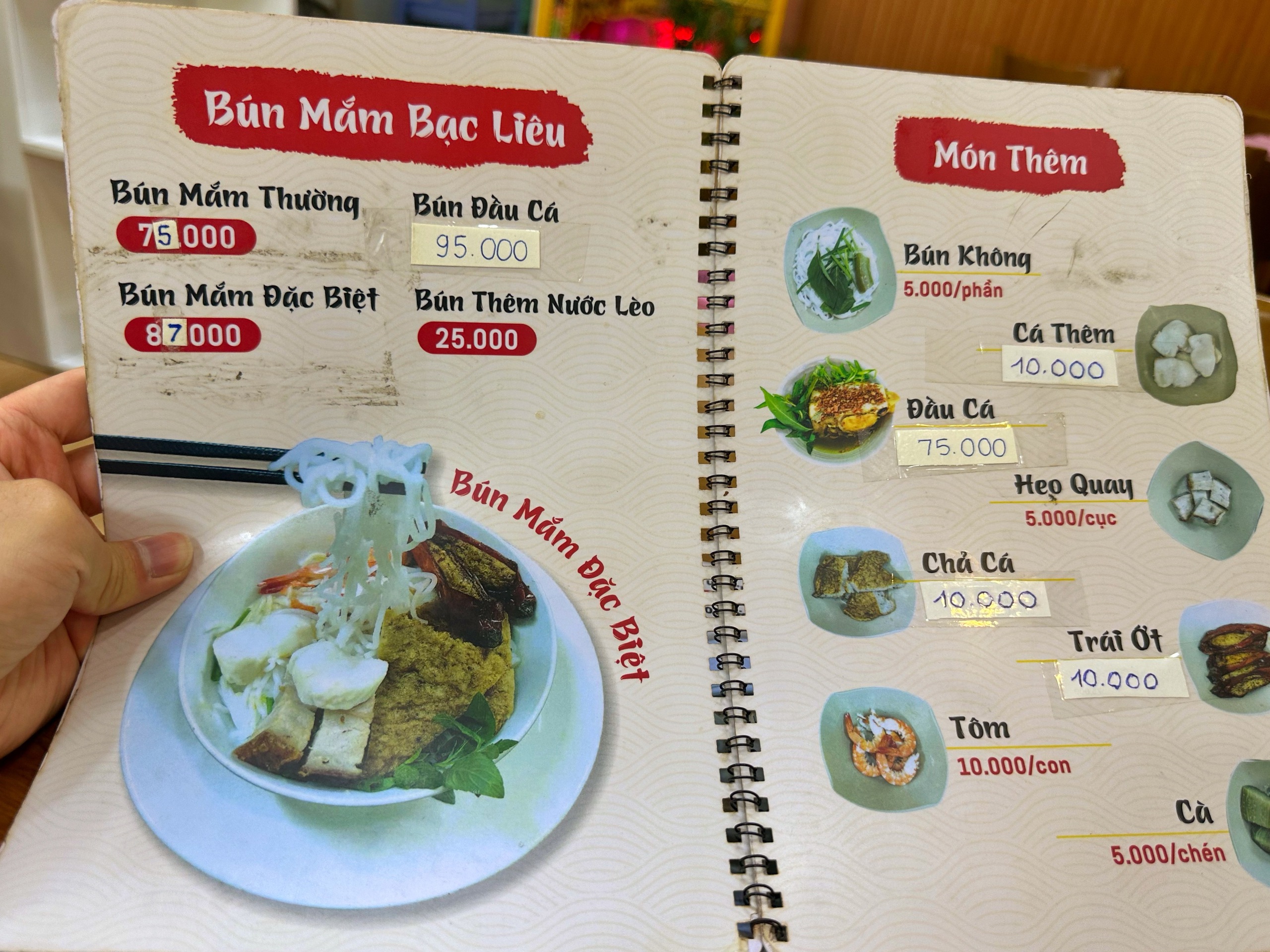 Bún mắm miền Tây ở TP.HCM gần 30 năm: Bà chủ mở 3 quán nhờ bí quyết… - Ảnh 3.