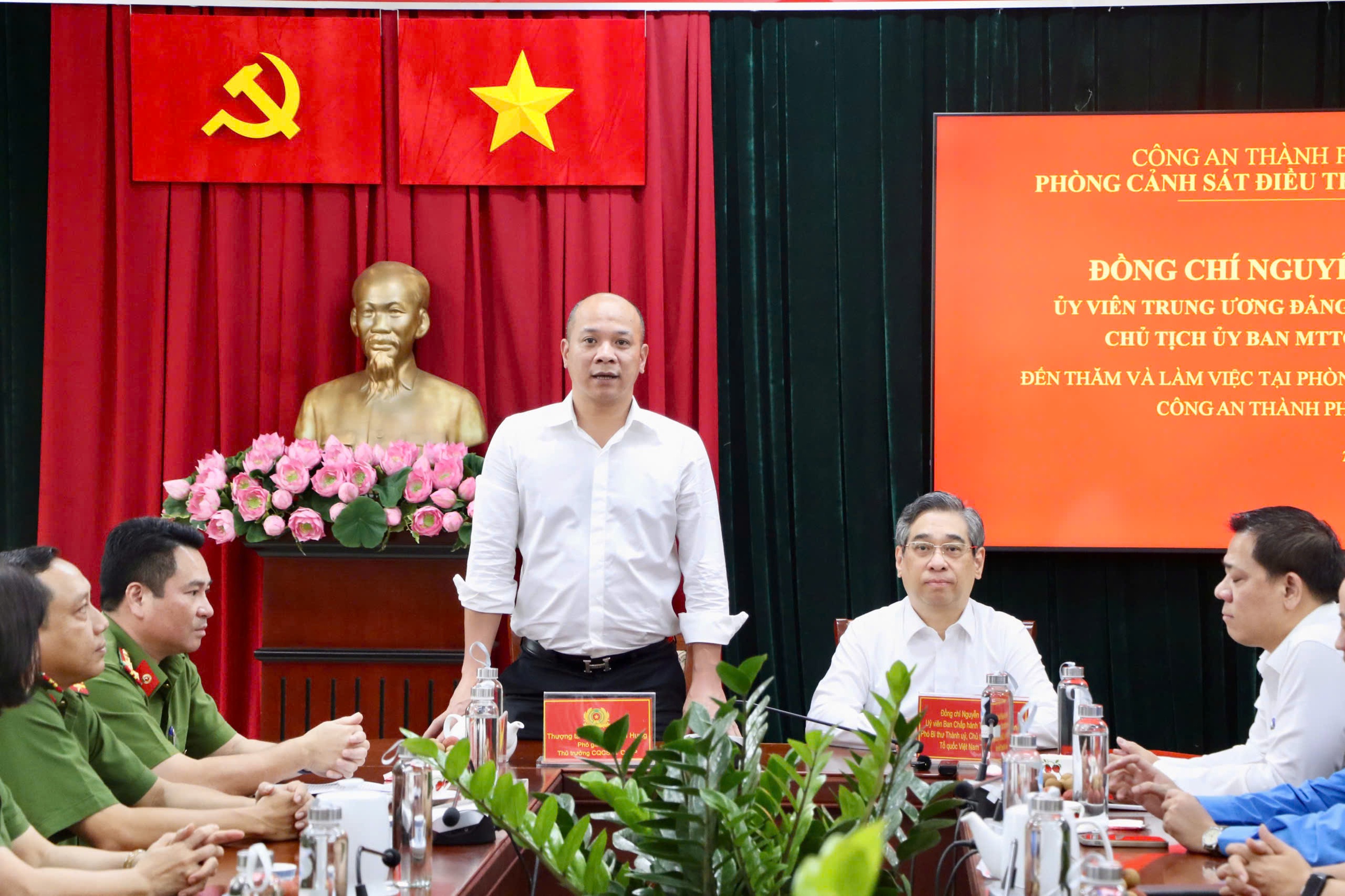 Phó bí thư Thành ủy TP.HCM Nguyễn Phước Lộc biểu dương lực lượng cảnh sát ma túy- Ảnh 2.