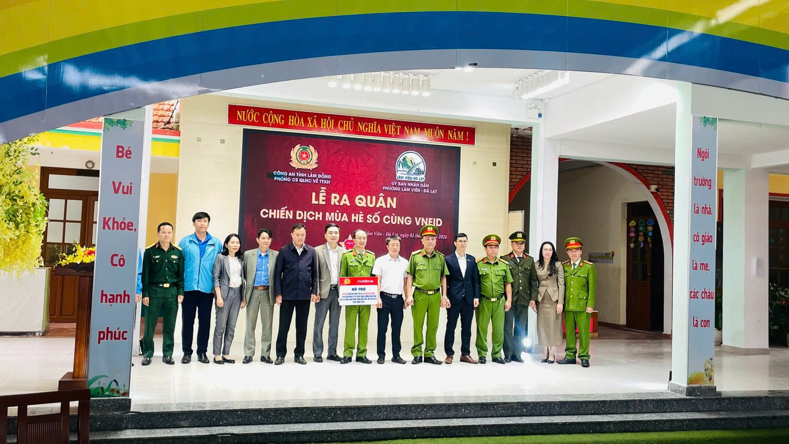 MobiFone Lâm Đồng đồng hành cùng người dân trên hành trình chuyển đổi số - Ảnh 2.