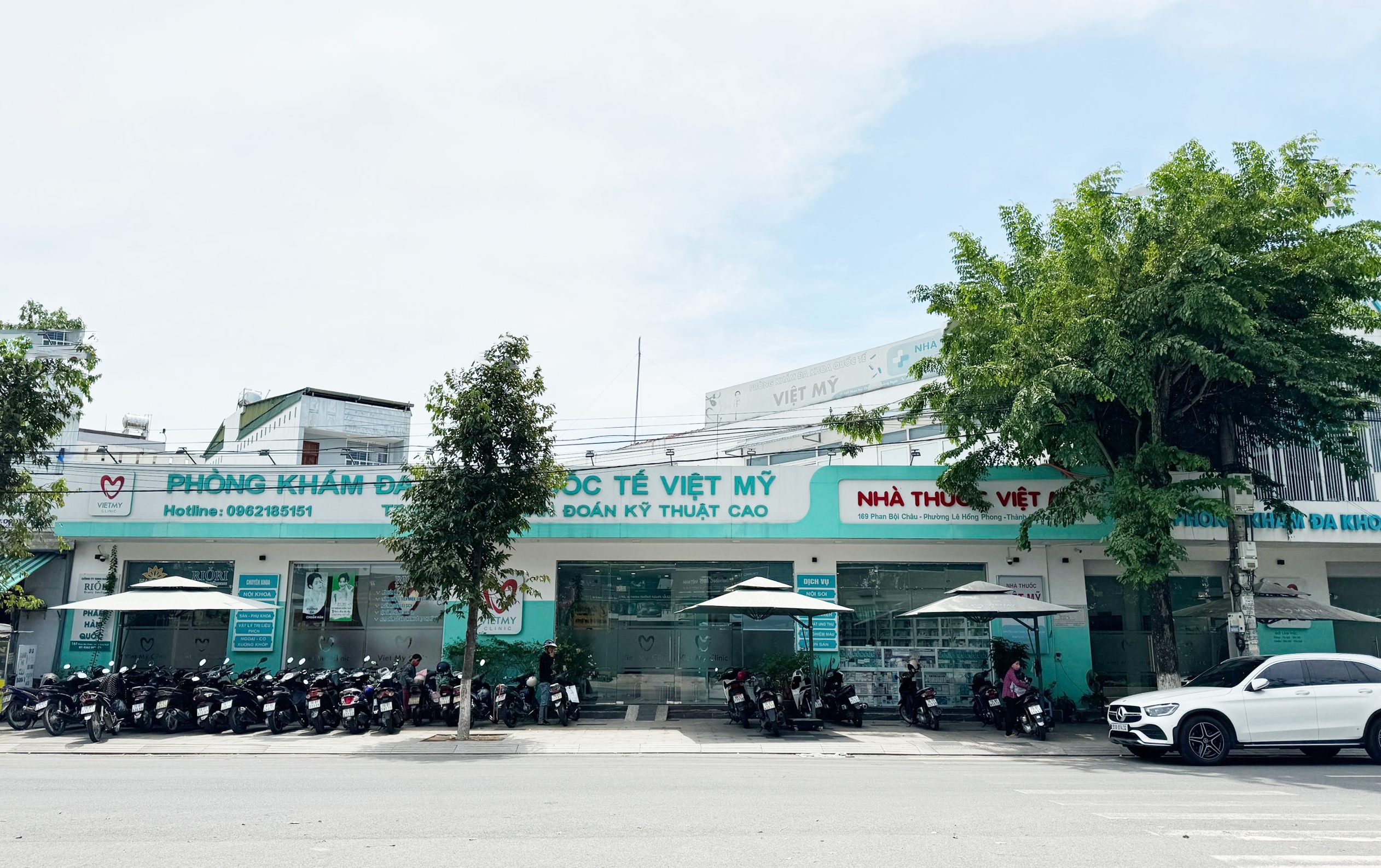 Phòng khám Đa khoa Quốc tế Việt Mỹ: 5 năm xây đắp 'nhịp cầu blouse trắng' tại Quảng Ngãi- Ảnh 2. Phòng khám Đa khoa Quốc tế Việt Mỹ: 5 năm xây đắp 'nhịp cầu blouse trắng' tại Quảng Ngãi- Ảnh 2.