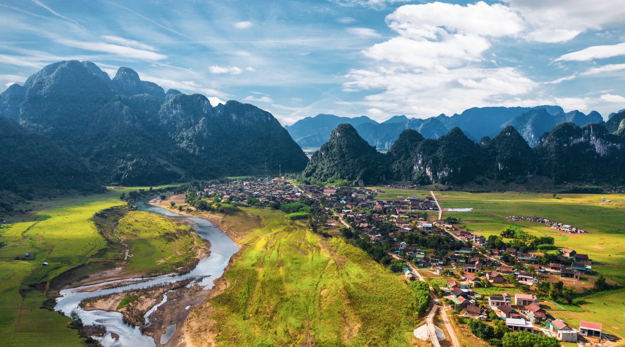Những làng quê 'vụt sáng' thành… phim trường- Ảnh 1.