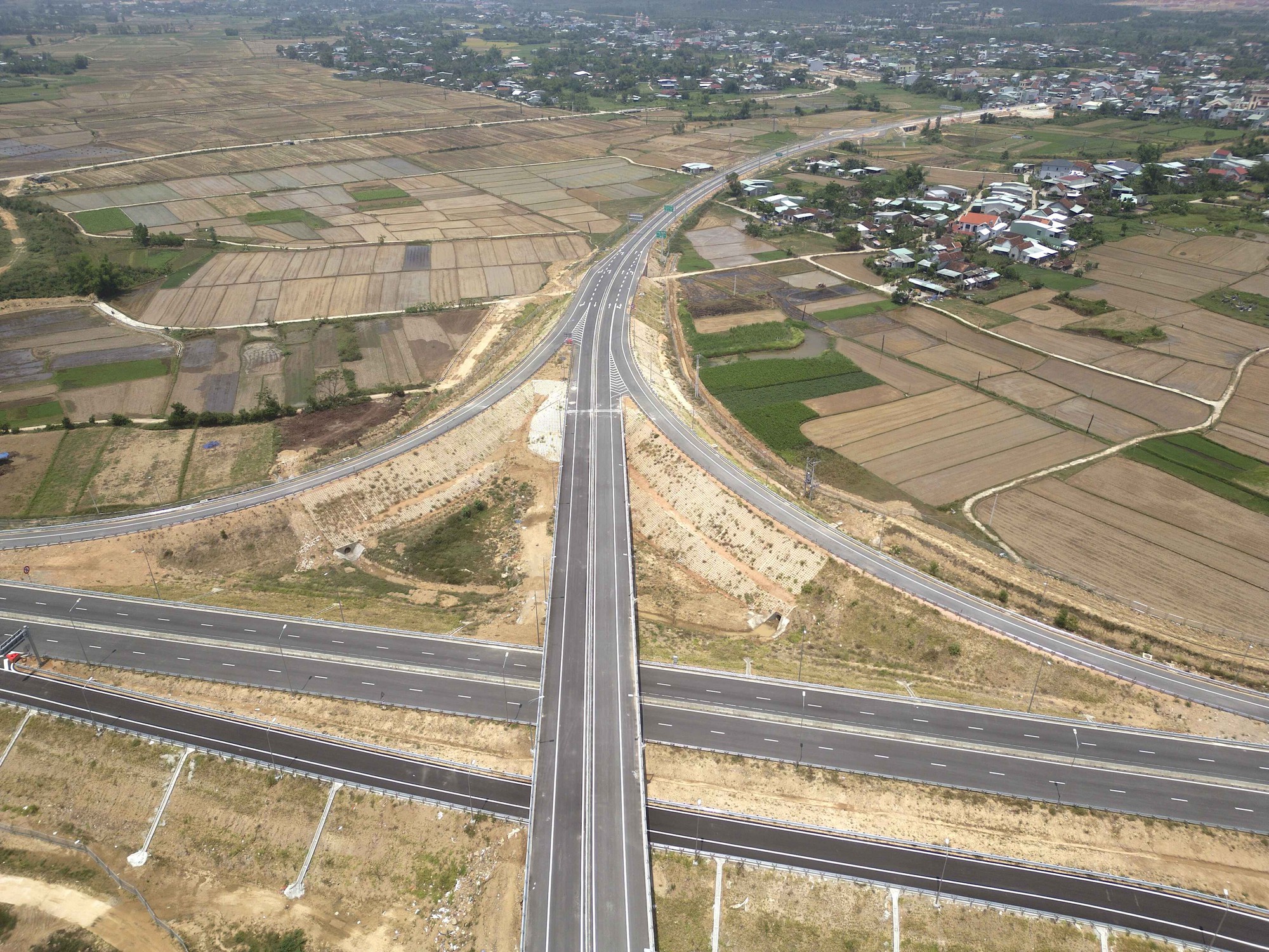 Những 'mạch m&aacute;u' li&ecirc;n v&ugrave;ng - Ảnh 1.