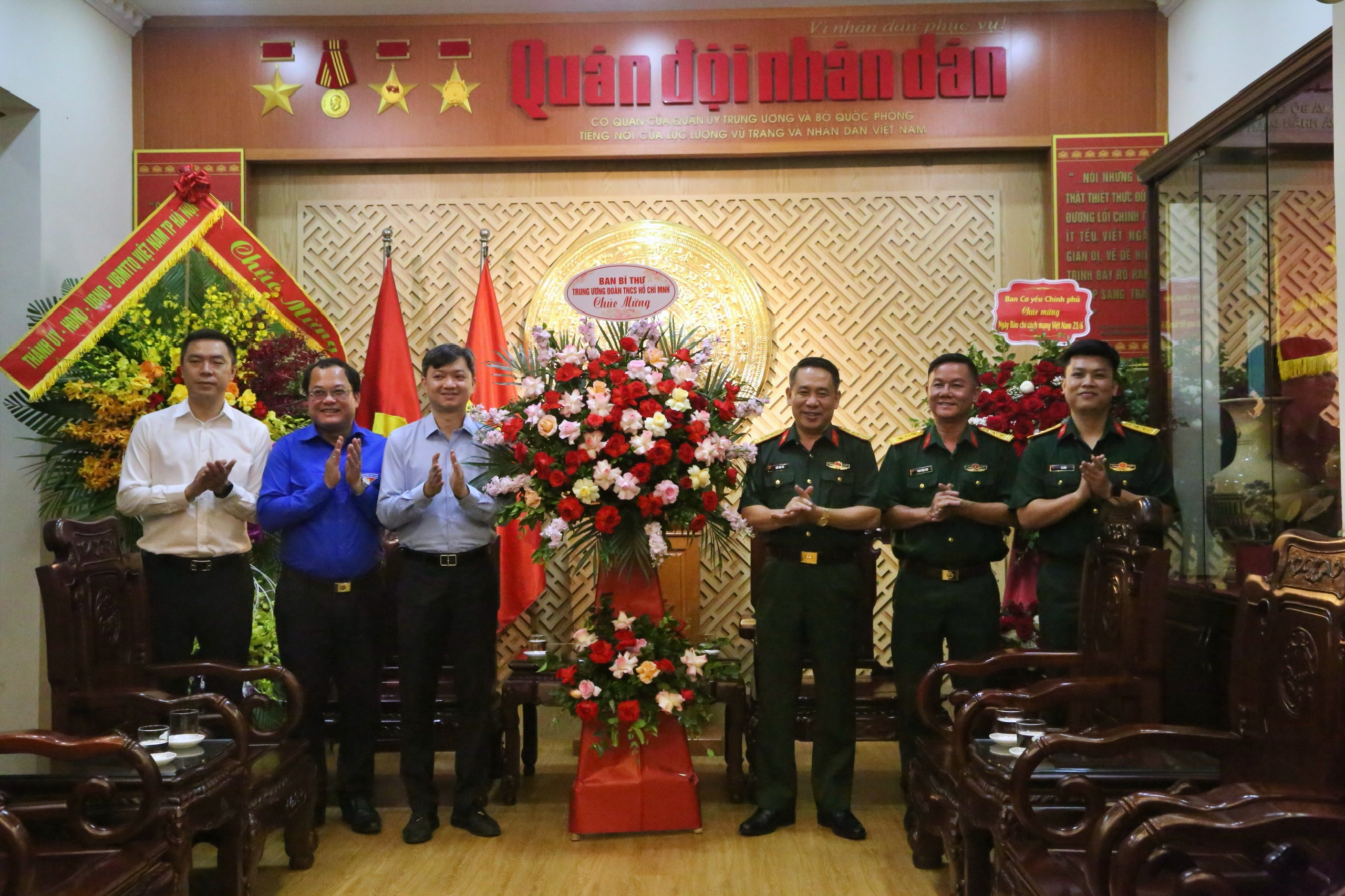 Anh Nguyễn Minh Triết chúc mừng các cơ quan báo chí nhân ngày 21.6- Ảnh 4. Anh Nguyễn Minh Triết chúc mừng các cơ quan báo chí nhân ngày 21.6- Ảnh 4.