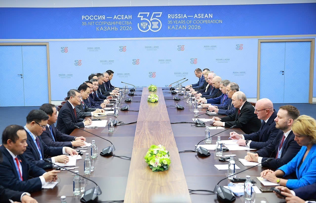 Thủ tướng Lê Minh Hưng hội kiến Tổng thống Nga Vladimir Putin - Ảnh 2.