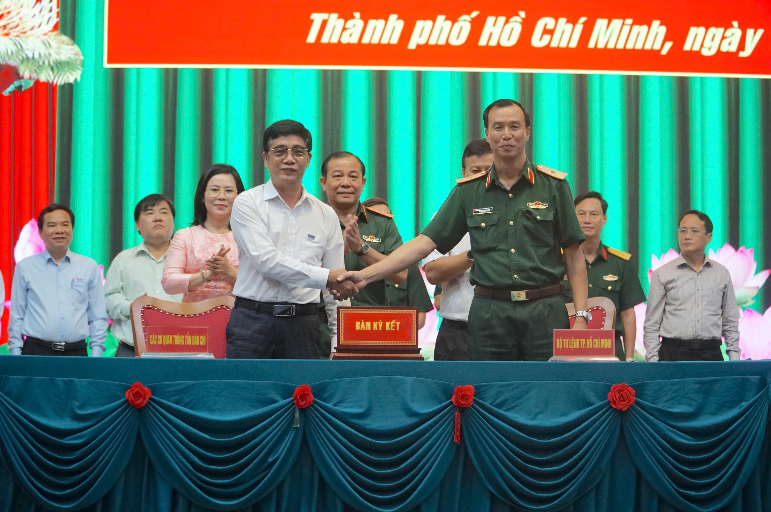 Bộ Tư lệnh TP.HCM ký quy chế phối hợp tuyên truyền với các cơ quan báo chí- Ảnh 1. Bộ Tư lệnh TP.HCM ký quy chế phối hợp tuyên truyền với các cơ quan báo chí- Ảnh 1.