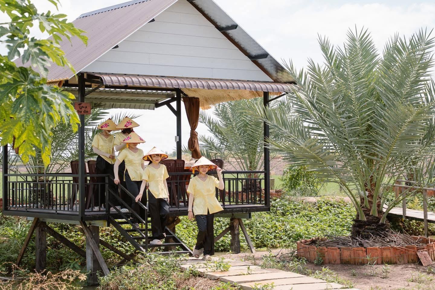 Chàng trai miền Tây biến vườn chà là ở vùng biên thành điểm du lịch hấp dẫn - Ảnh 6.