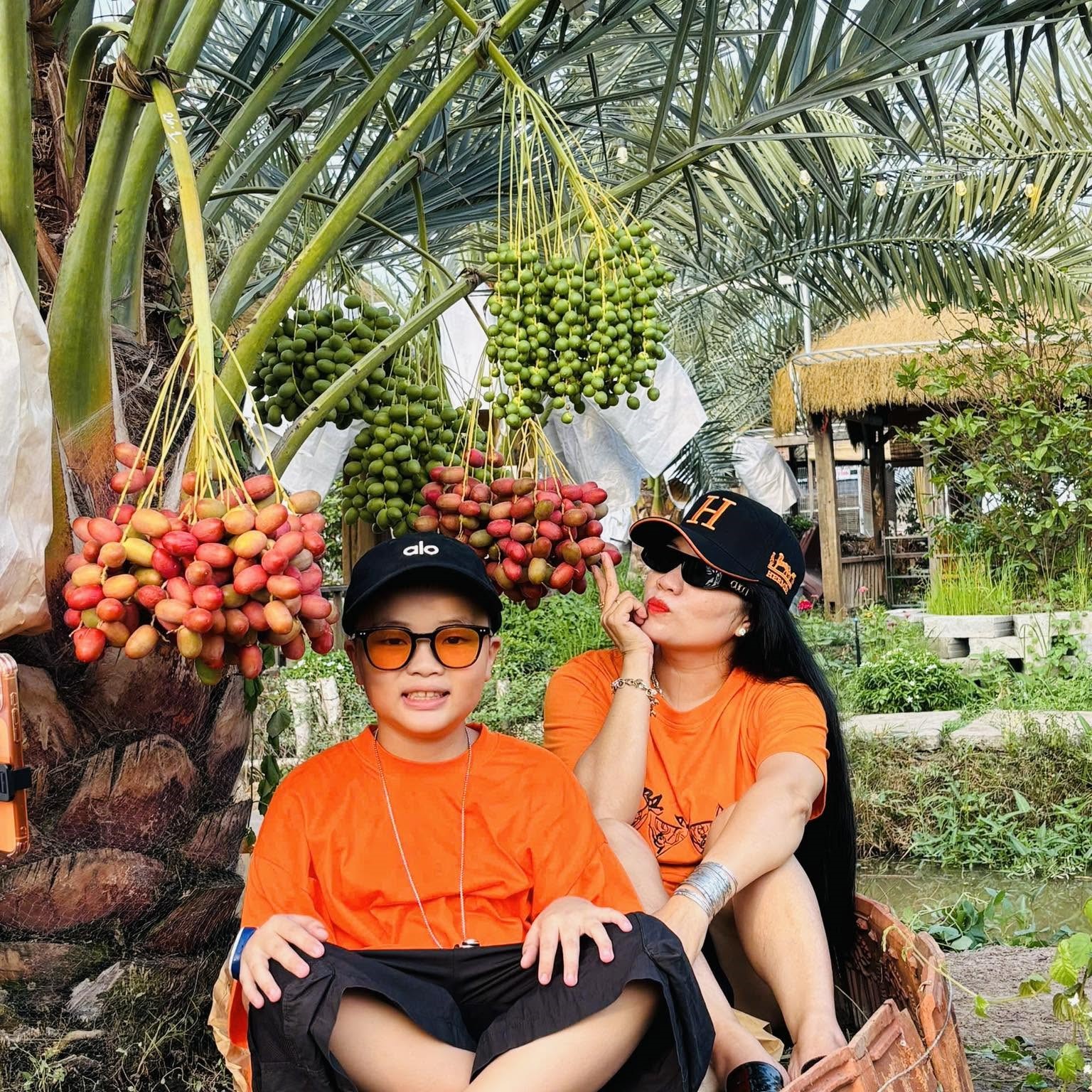 Chàng trai miền Tây biến vườn chà là ở vùng biên thành điểm du lịch hấp dẫn - Ảnh 2.