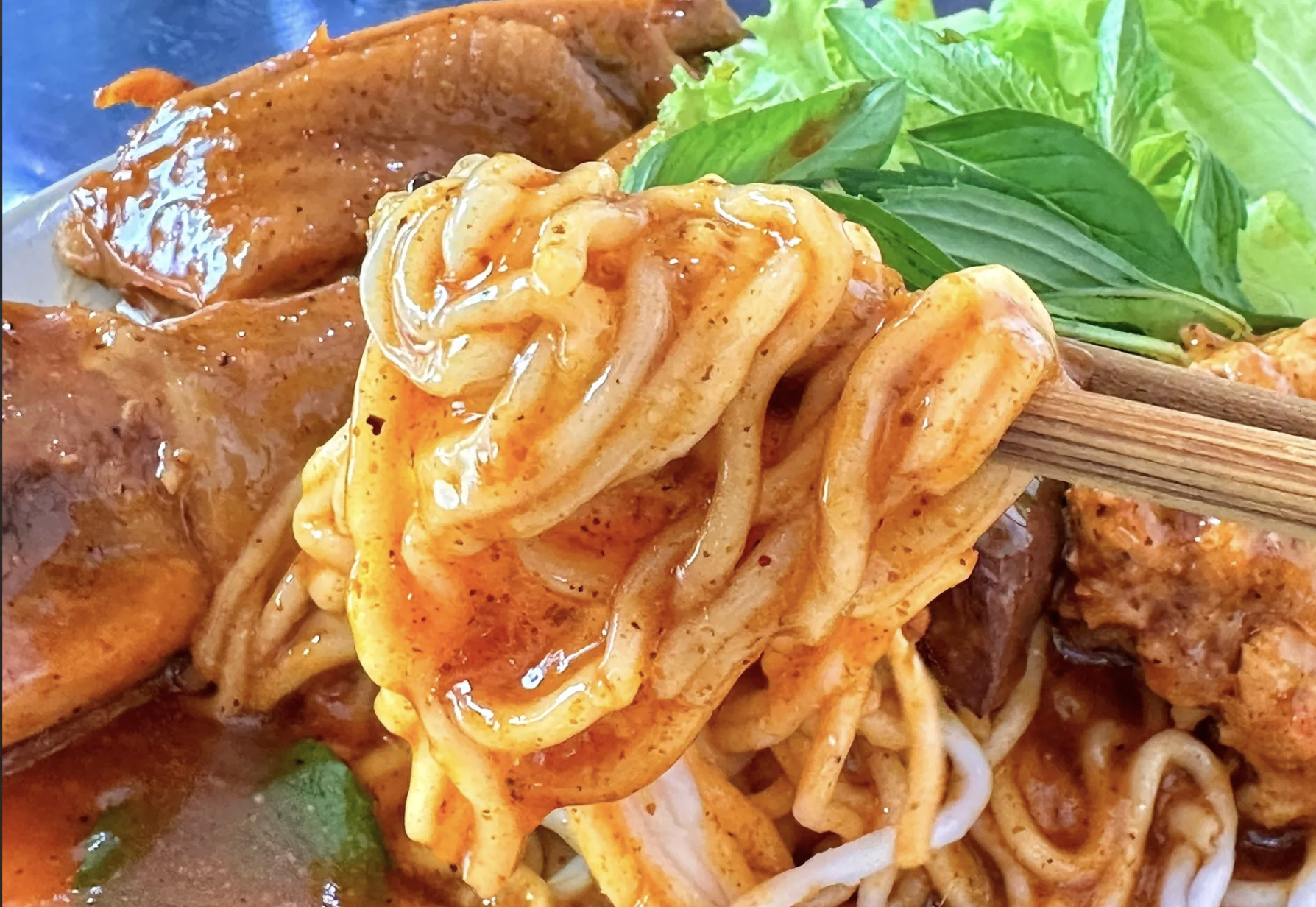 Quán bánh tầm cay đặc sản Cà Mau bình dân ngay tại TP.HCM: Mở 24/7 trong hẻm - Ảnh 4.