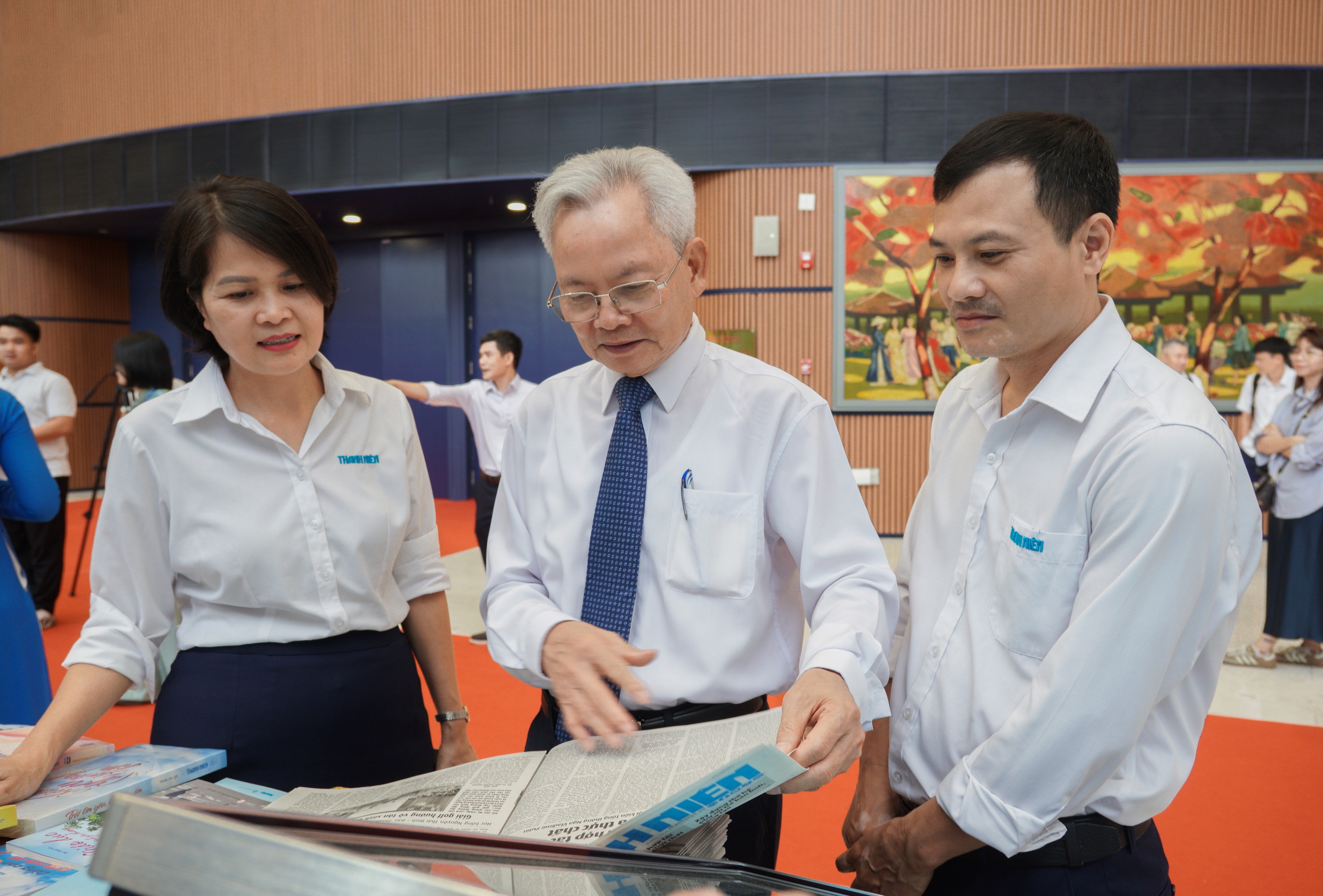 Gian trưng b&agrave;y của B&aacute;o Thanh Ni&ecirc;n g&acirc;y ấn tượng tại Hội B&aacute;o to&agrave;n quốc - Ảnh 2.