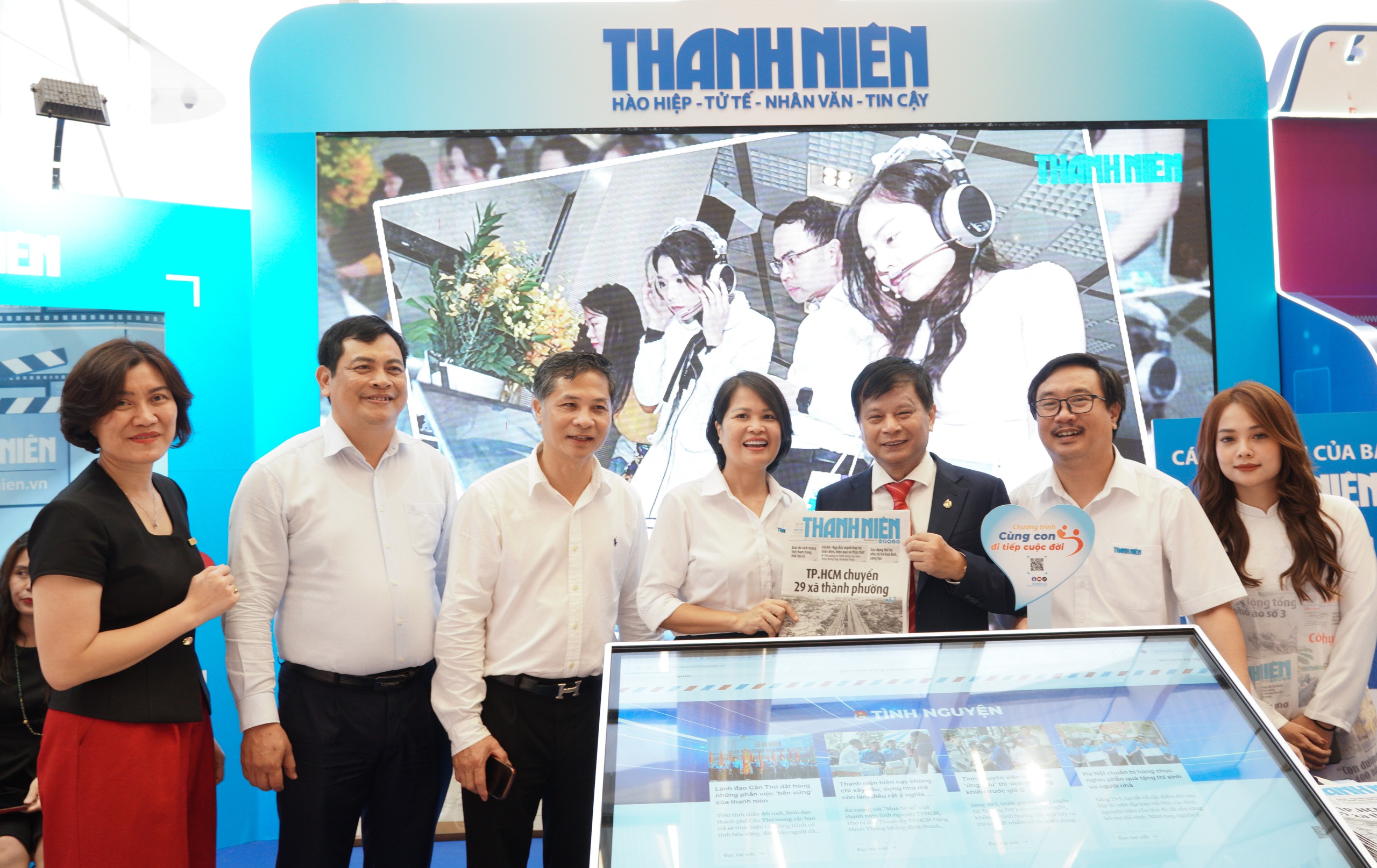 Gian trưng b&agrave;y của B&aacute;o Thanh Ni&ecirc;n g&acirc;y ấn tượng tại Hội B&aacute;o to&agrave;n quốc - Ảnh 6.