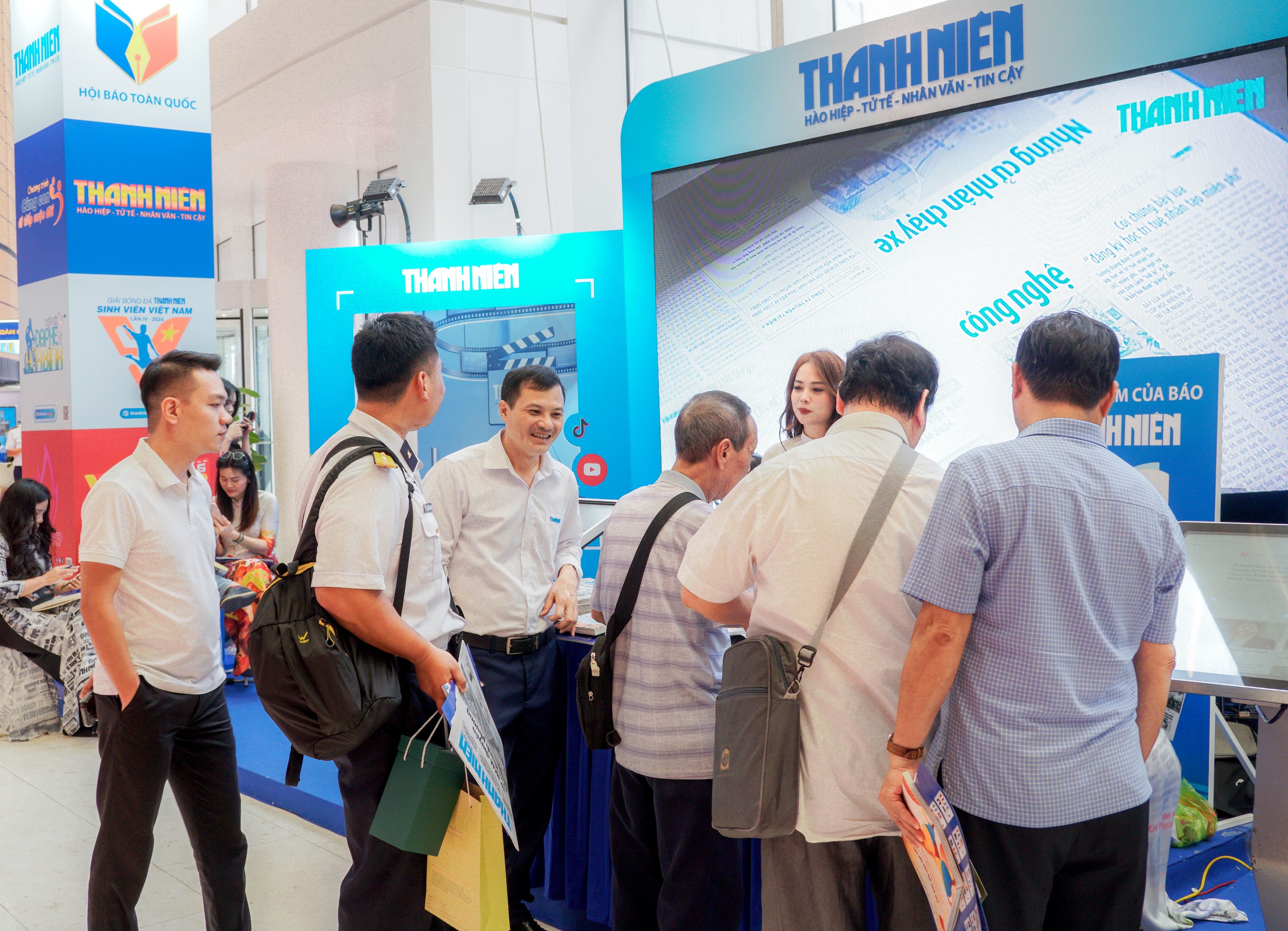 Gian trưng b&agrave;y của B&aacute;o Thanh Ni&ecirc;n g&acirc;y ấn tượng tại Hội B&aacute;o to&agrave;n quốc - Ảnh 11.