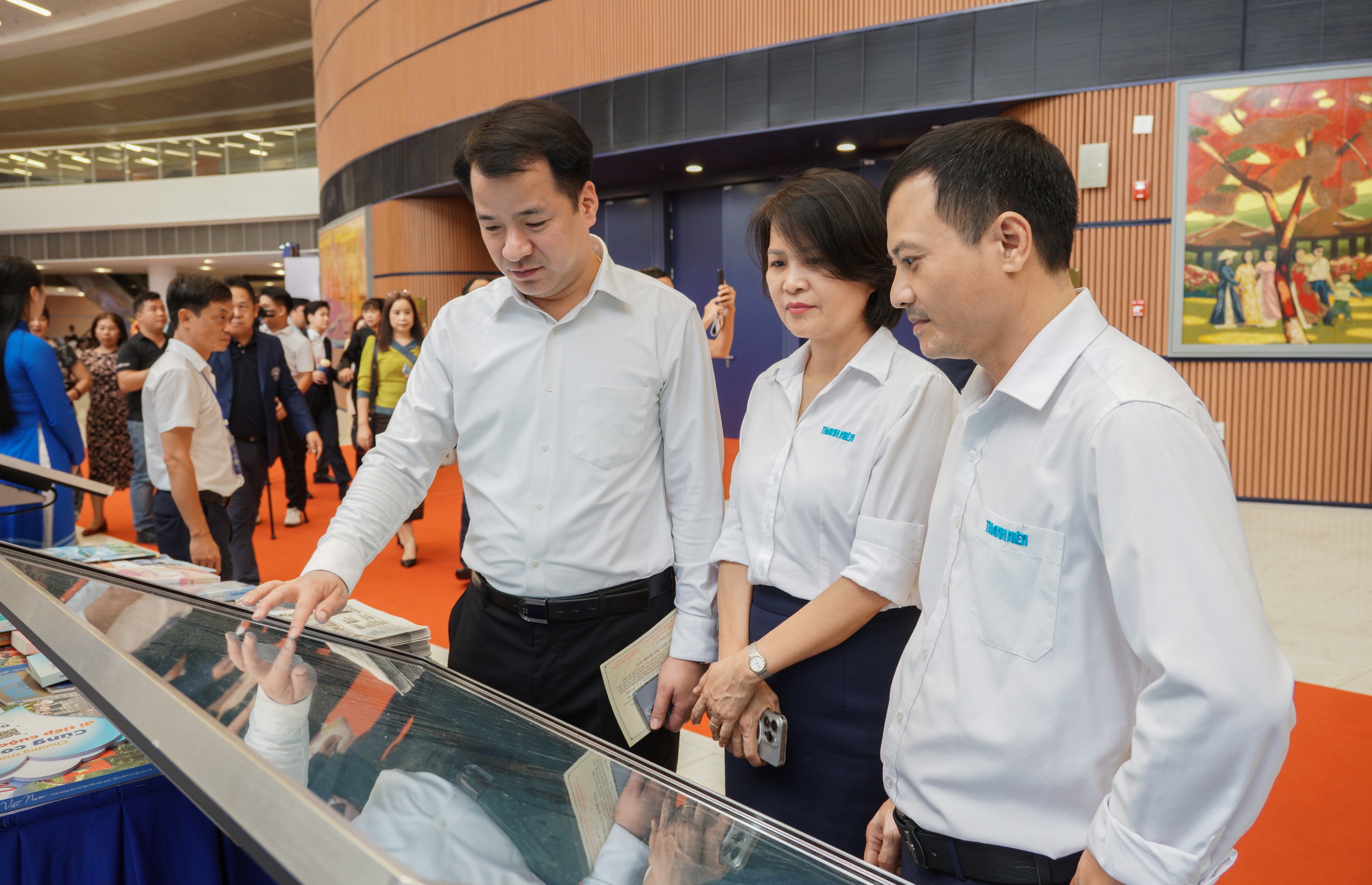 Gian trưng b&agrave;y của B&aacute;o Thanh Ni&ecirc;n g&acirc;y ấn tượng tại Hội B&aacute;o to&agrave;n quốc - Ảnh 3.