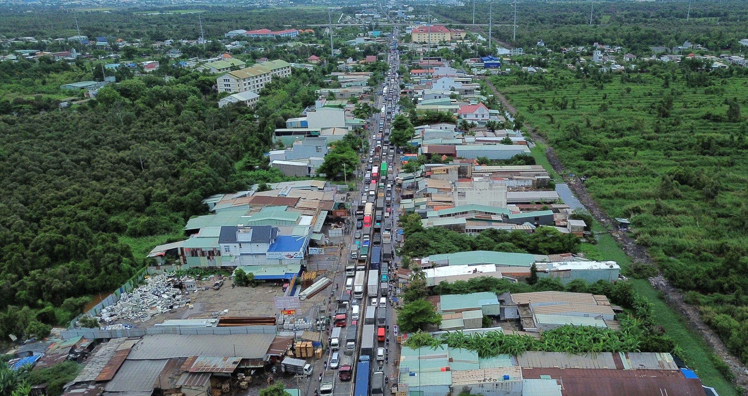 Vì sao cửa ngõ Mỹ Hạnh nối Tây Ninh với TP.HCM thường xuyên kẹt xe?- Ảnh 1. Vì sao cửa ngõ Mỹ Hạnh nối Tây Ninh với TP.HCM thường xuyên kẹt xe?- Ảnh 1.