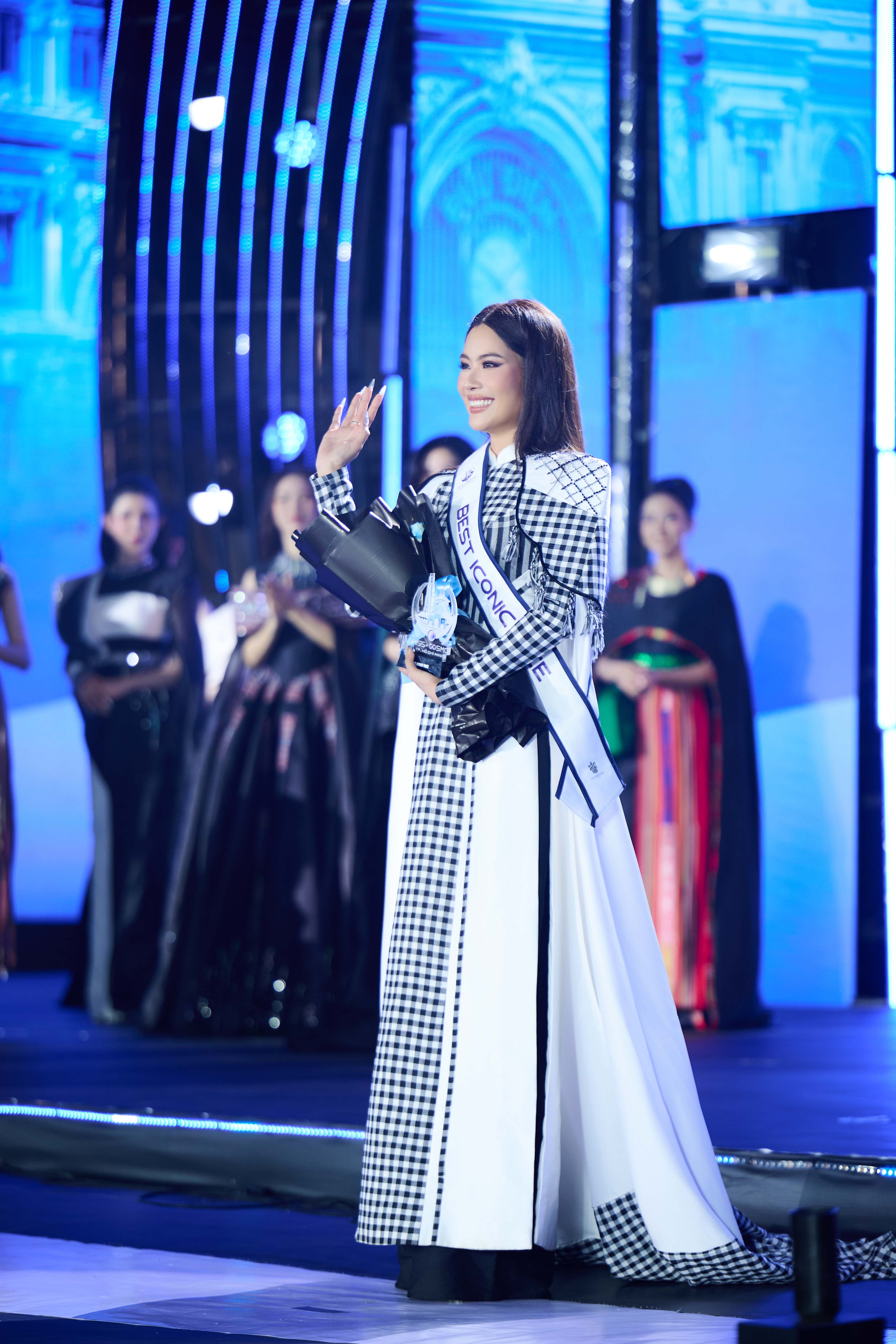 Nguyễn Thị Lệ Nam đăng quang Miss Cosmo TP.HCM 2026- Ảnh 2. Nguyễn Thị Lệ Nam đăng quang Miss Cosmo TP.HCM 2026- Ảnh 2.