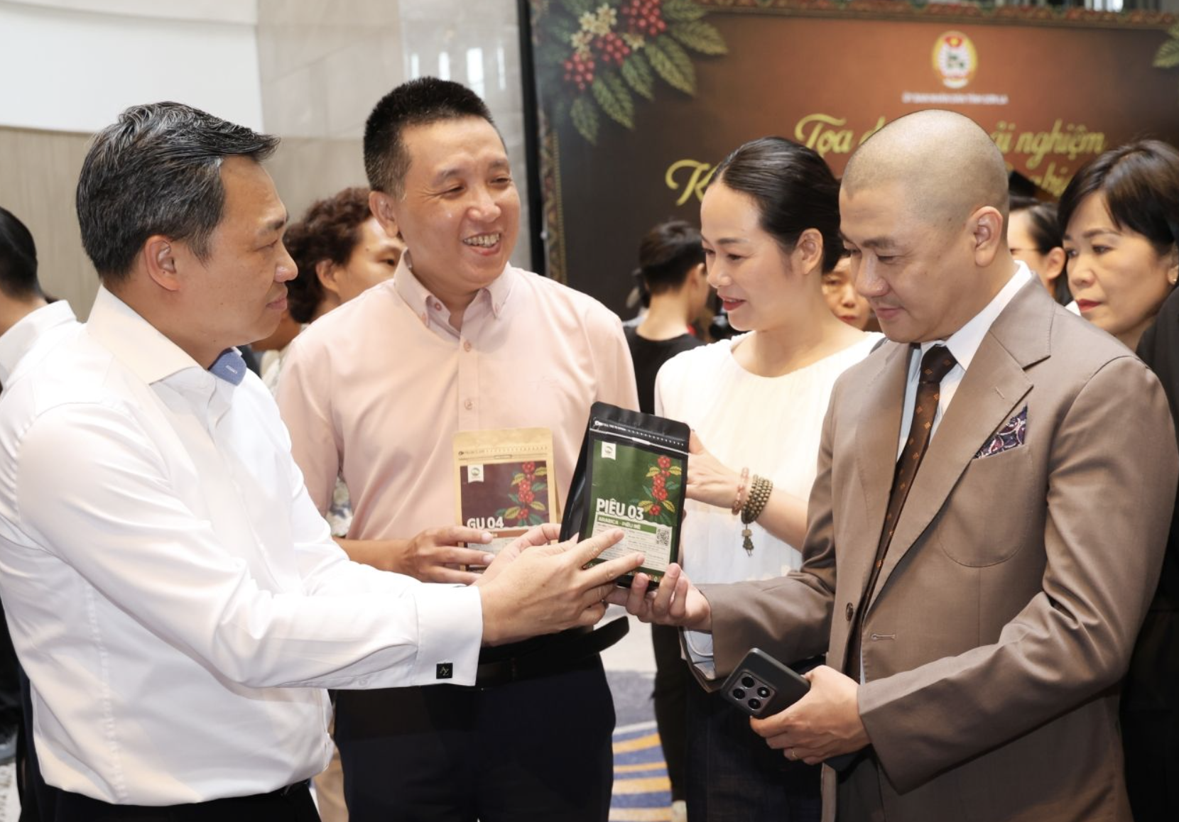 Sứ giả đưa cà phê arabica Sơn La sang Bỉ tranh tài World Brewers Cup 2026- Ảnh 1. Sứ giả đưa cà phê arabica Sơn La sang Bỉ tranh tài World Brewers Cup 2026- Ảnh 1.
