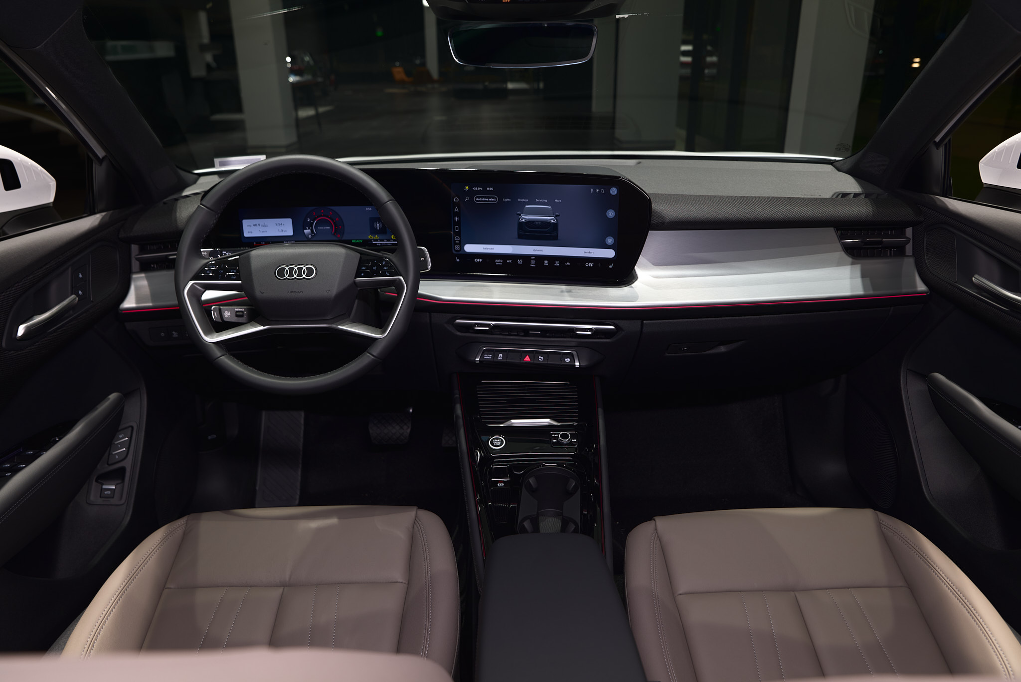 Audi Việt Nam trình làng SUV hạng sang cỡ nhỏ, quyết 'đấu' BMW X1 - Ảnh 3. Audi Việt Nam trình làng SUV hạng sang cỡ nhỏ, quyết 'đấu' BMW X1 - Ảnh 3.