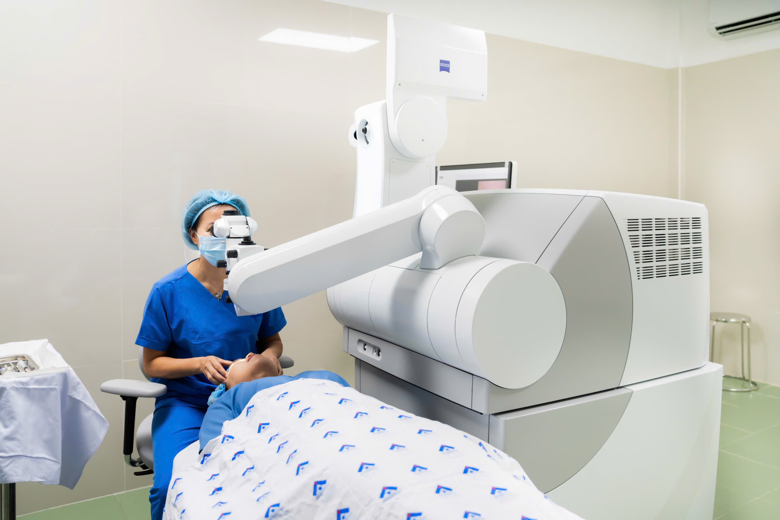Tin vui cho người mắc tật khúc xạ: Bệnh viện Mắt TP.HCM mở trung tâm chuyên sâu - Ảnh 3.