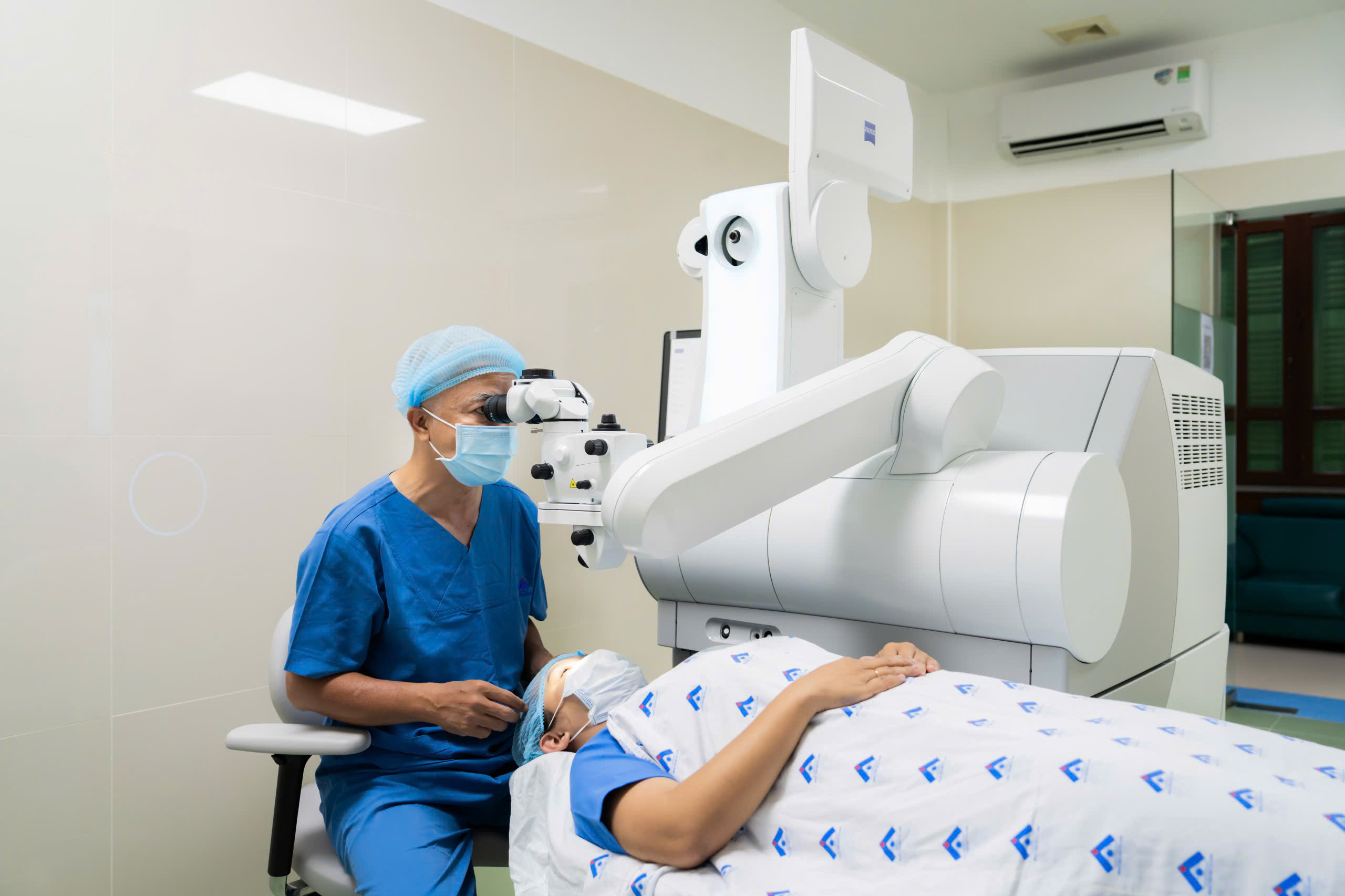 Tin vui cho người mắc tật khúc xạ: Bệnh viện Mắt TP.HCM mở trung tâm chuyên sâu - Ảnh 2.