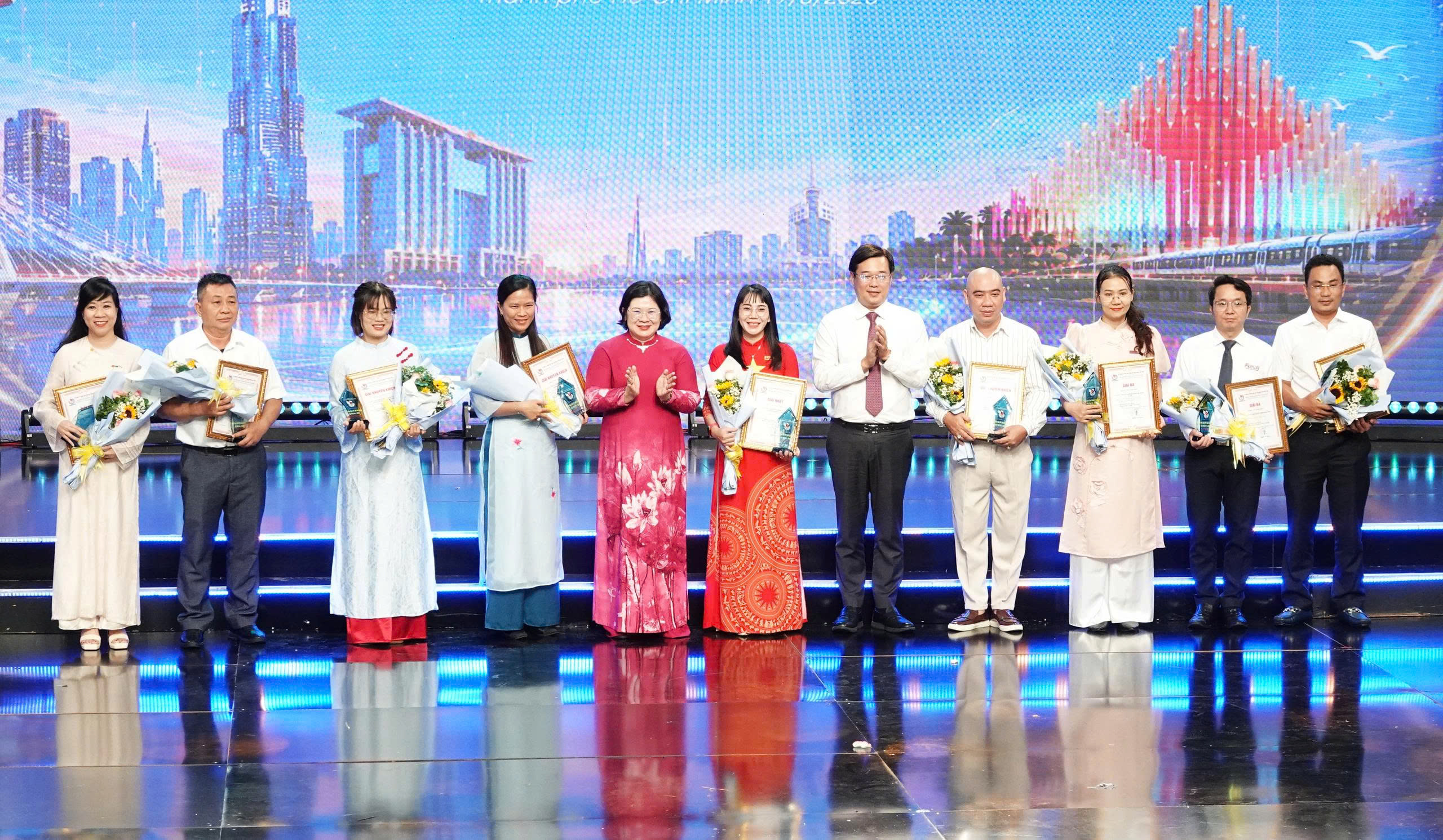Trao Giải Báo chí TP.HCM lần thứ 44, tôn vinh những tác phẩm xuất sắc- Ảnh 2. Trao Giải Báo chí TP.HCM lần thứ 44, tôn vinh những tác phẩm xuất sắc- Ảnh 2.