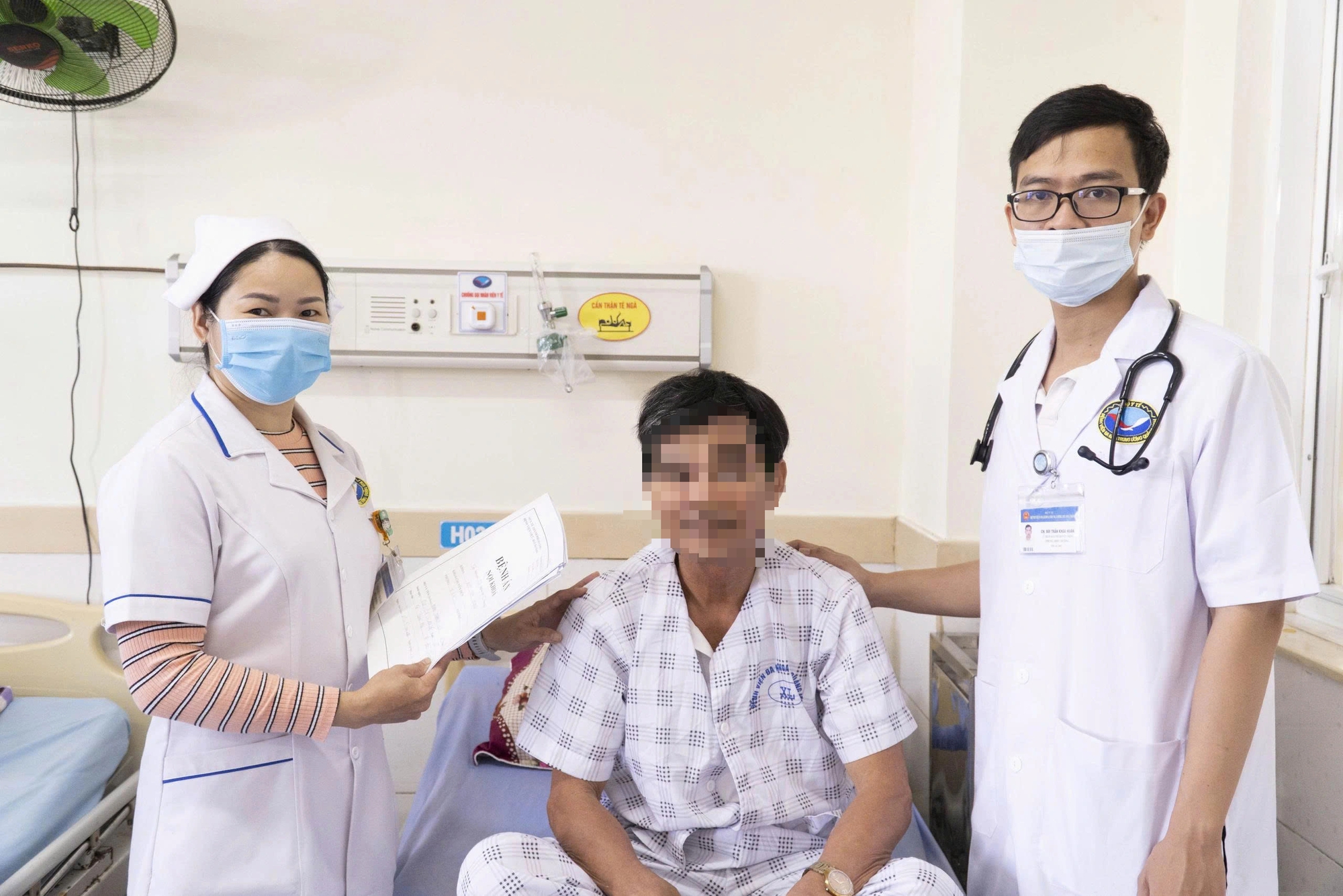 Chạy đua 'thời gian vàng', bác sĩ cứu nhiều bệnh nhân thoát cảnh cắt cụt chi - Ảnh 1.