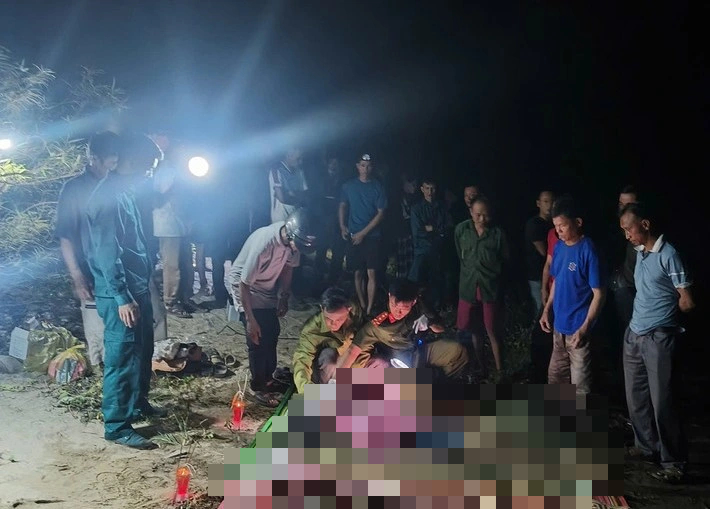 Lật thuyền trên sông Ngàn Phố, 4 mẹ con, cháu ruột đuối nước tử vong- Ảnh 1.