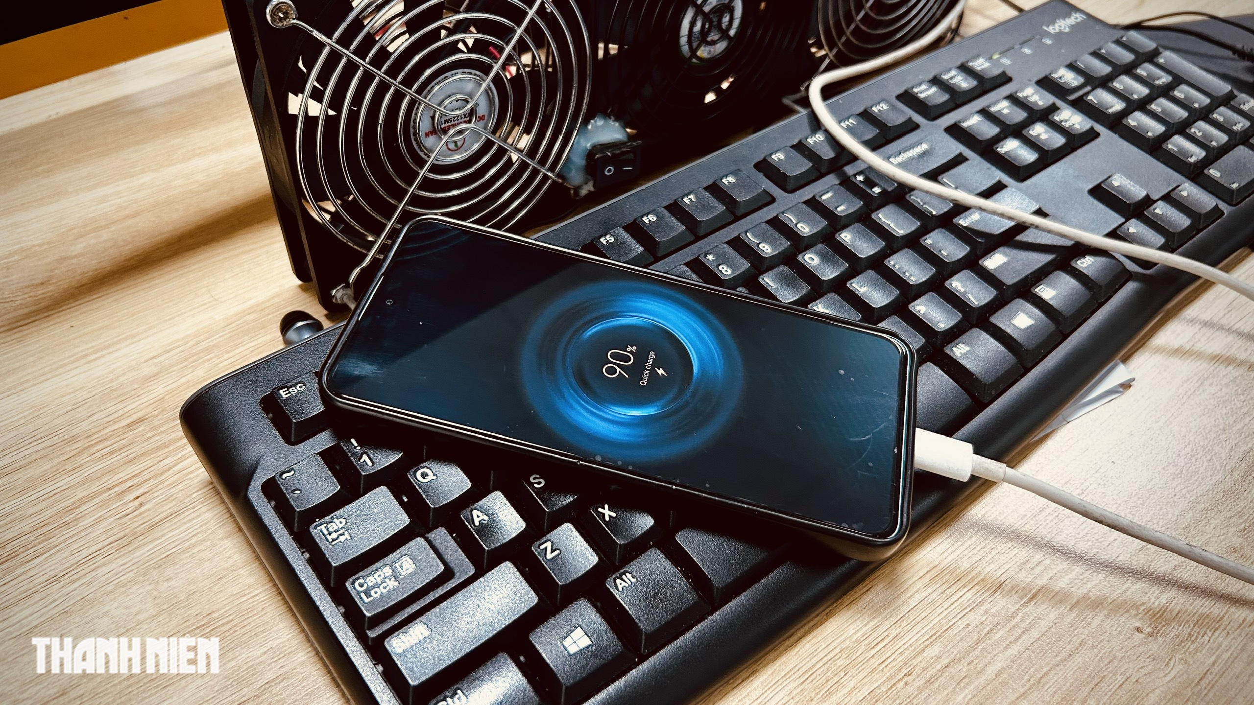 Bất ngờ sau thử nghiệm sạc nhanh điện thoại Android li&ecirc;n tục suốt 6 th&aacute;ng - Ảnh 1.
