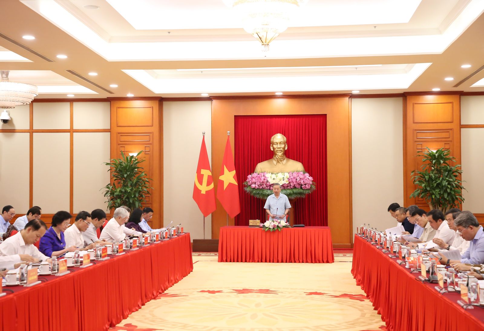 Tổng Bí thư, Chủ tịch nước: Đánh giá đúng vào những điểm nghẽn lớn đang đặt ra- Ảnh 2. Tổng Bí thư, Chủ tịch nước: Đánh giá đúng vào những điểm nghẽn lớn đang đặt ra - Ảnh 3.
