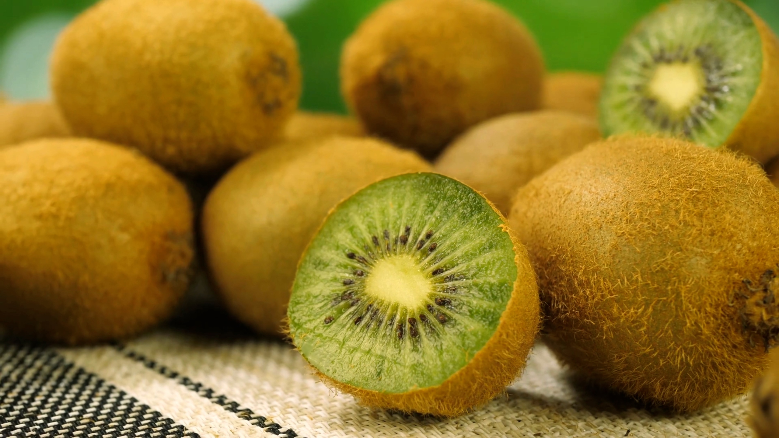 Lợi ích không ngờ của kiwi không phải ai cũng biết - Ảnh 1.