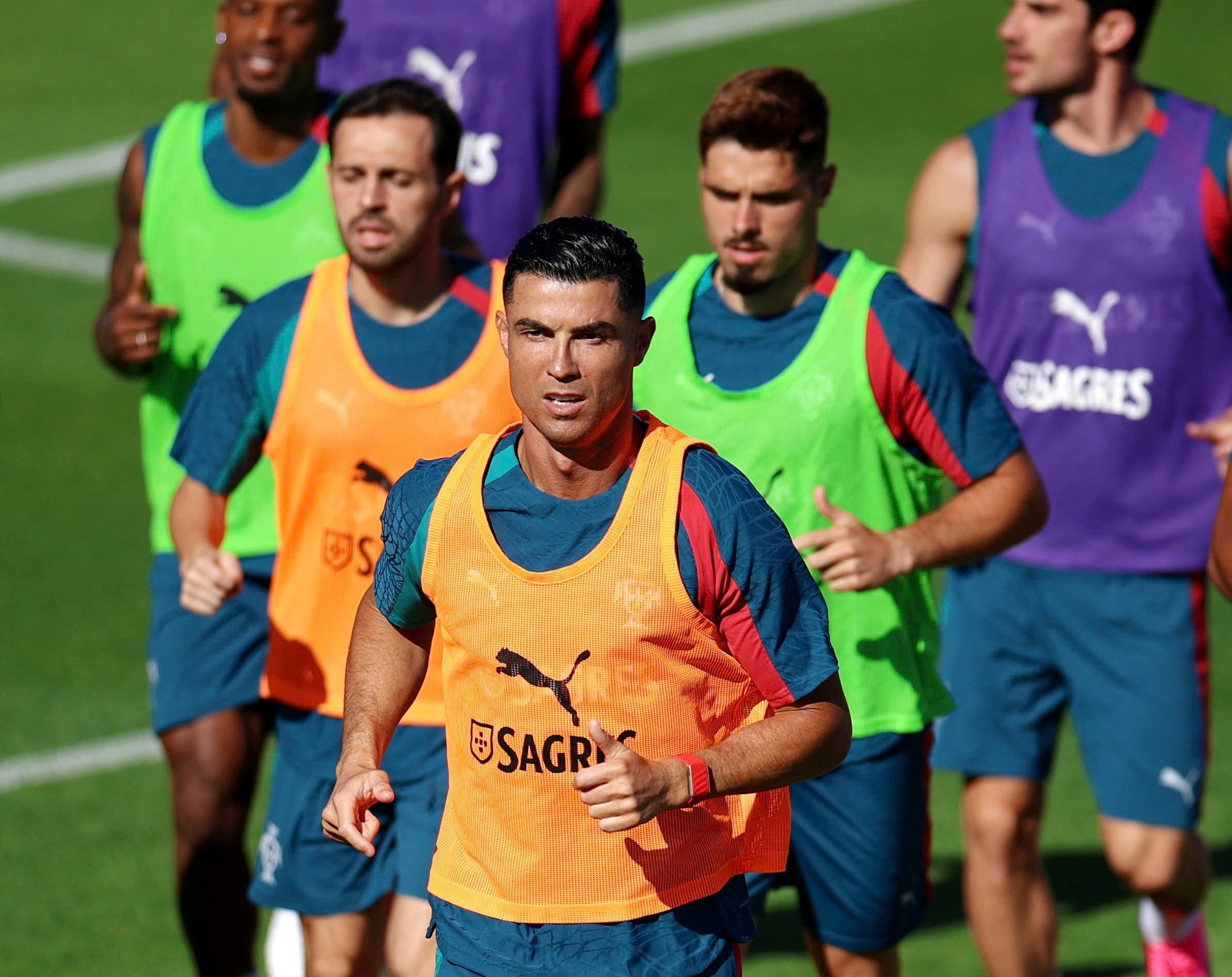 Ronaldo bật chế độ chinh phục cúp vàng- Ảnh 1. Ronaldo bật chế độ chinh phục cúp vàng- Ảnh 1.