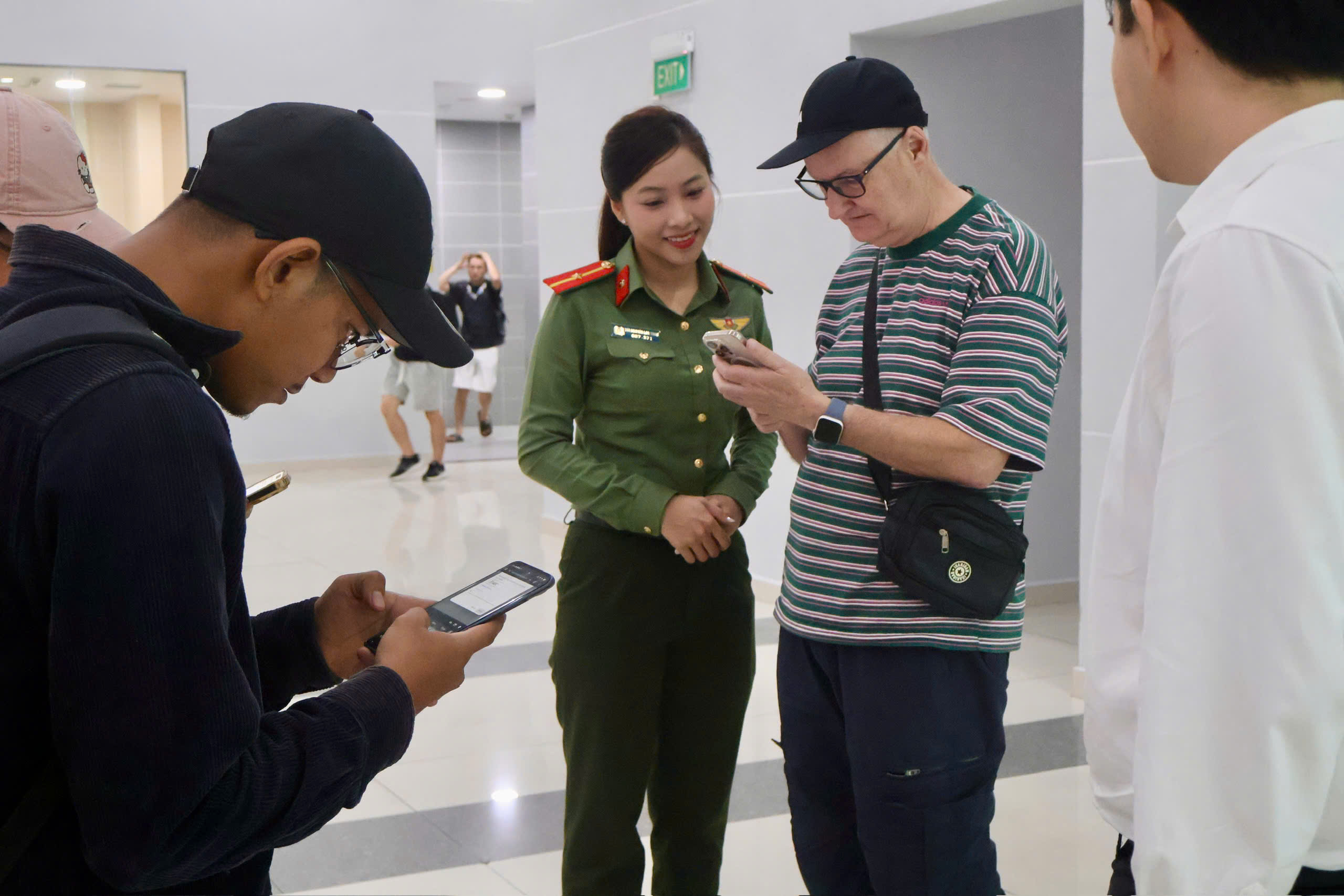 Gần 2.000 khách nước ngoài trải nghiệm nhập cảnh thông minh ở Sân bay Phú Quốc - Ảnh 1.