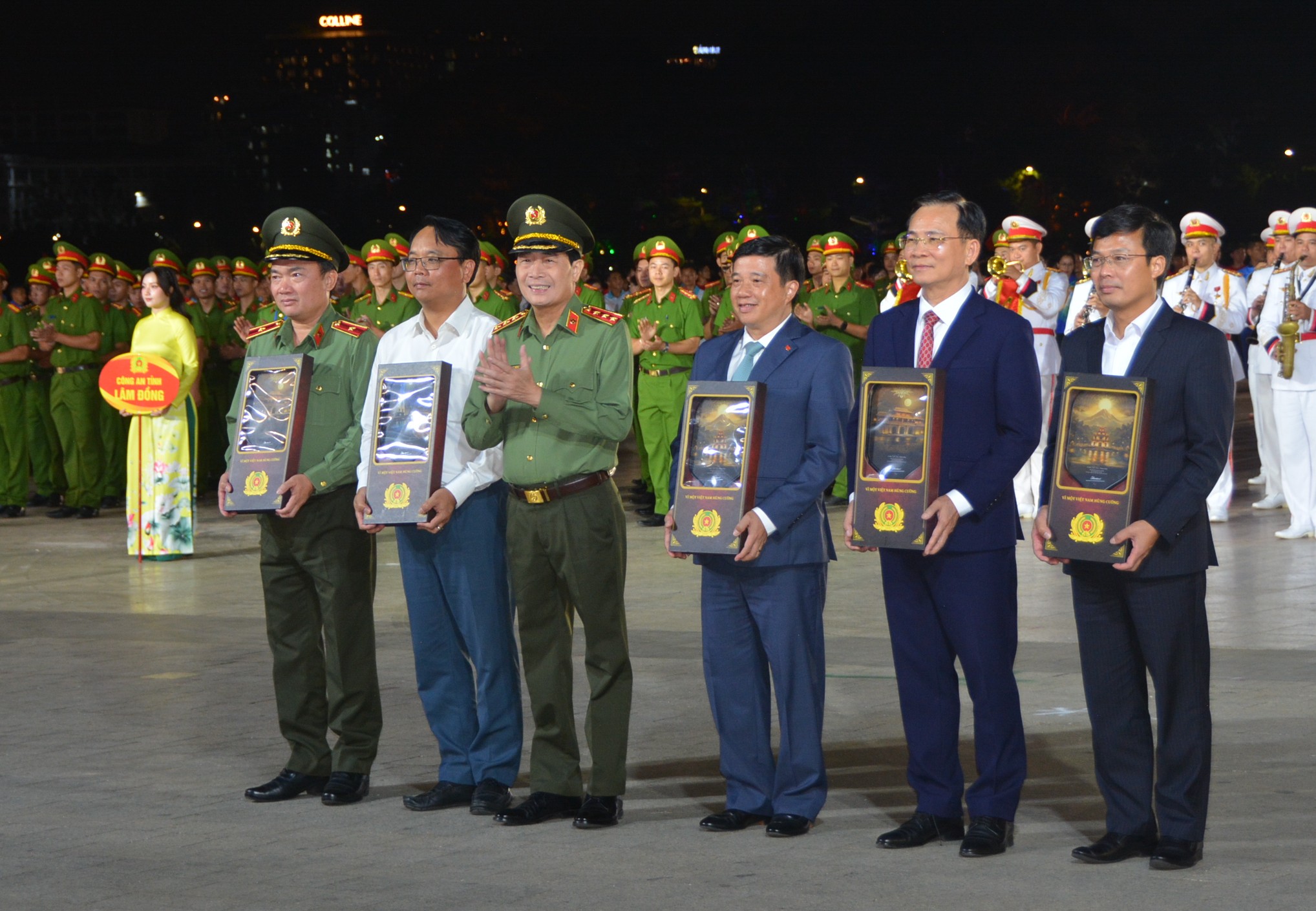 Hàng vạn người Đà Lạt dự khán hội thao quân sự, võ thuật và thể thao CAND - Ảnh 5.
