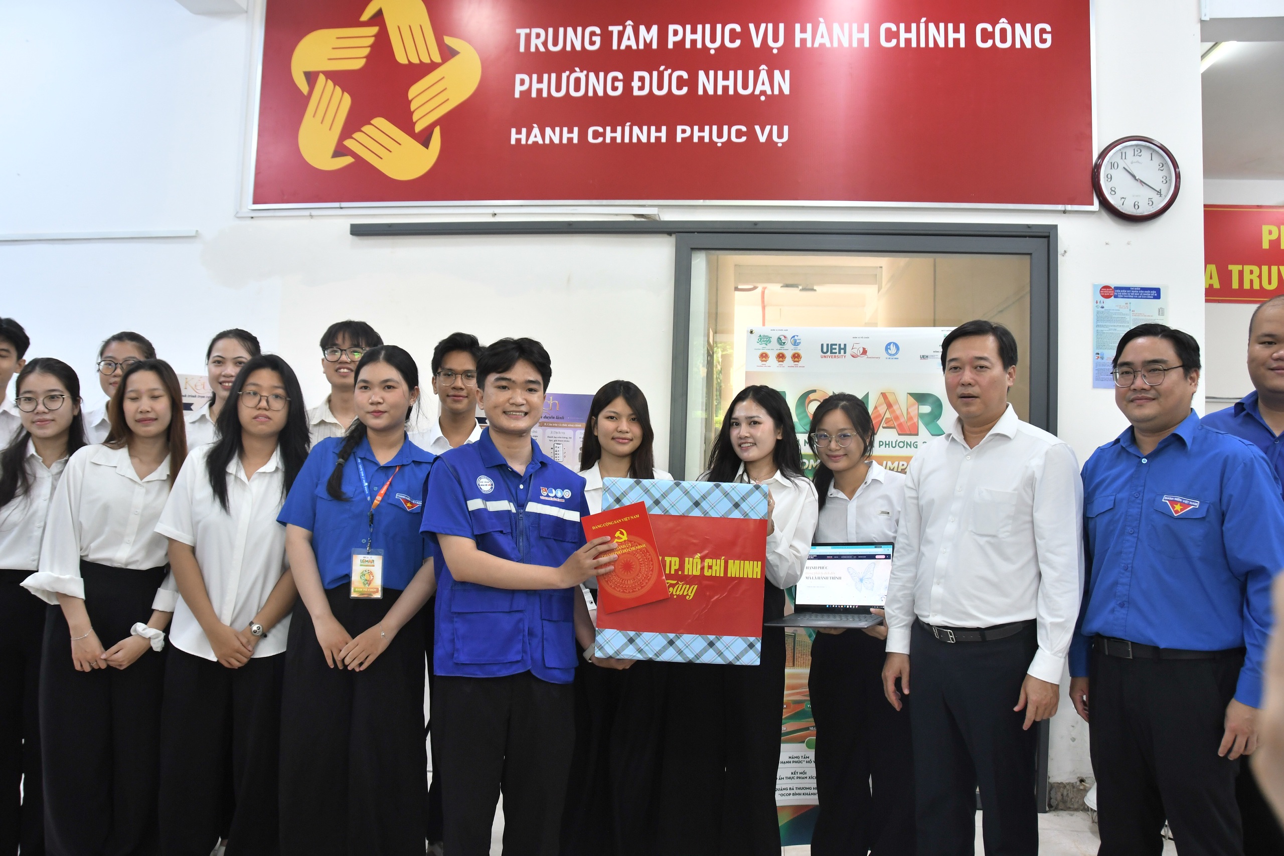 Sau 20 ngày, hơn 200.000 người dân được thanh niên hỗ trợ chuyển đổi số - Ảnh 13.