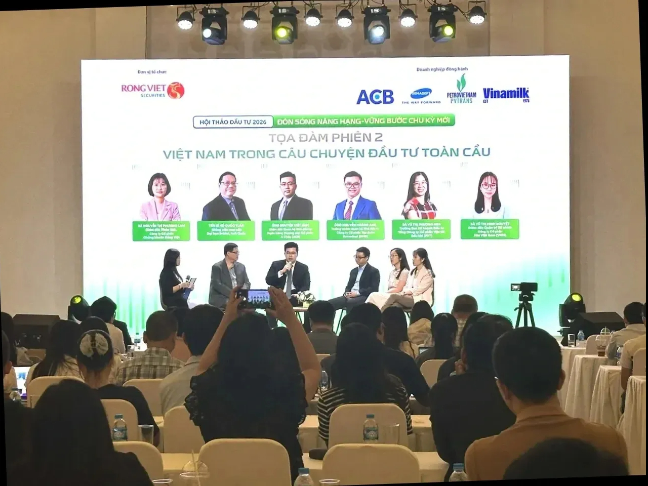 Thị trường chứng khoán nâng hạng, cơ hội đón dòng vốn mới- Ảnh 1. Thị trường chứng khoán nâng hạng, cơ hội đón dòng vốn mới- Ảnh 1.