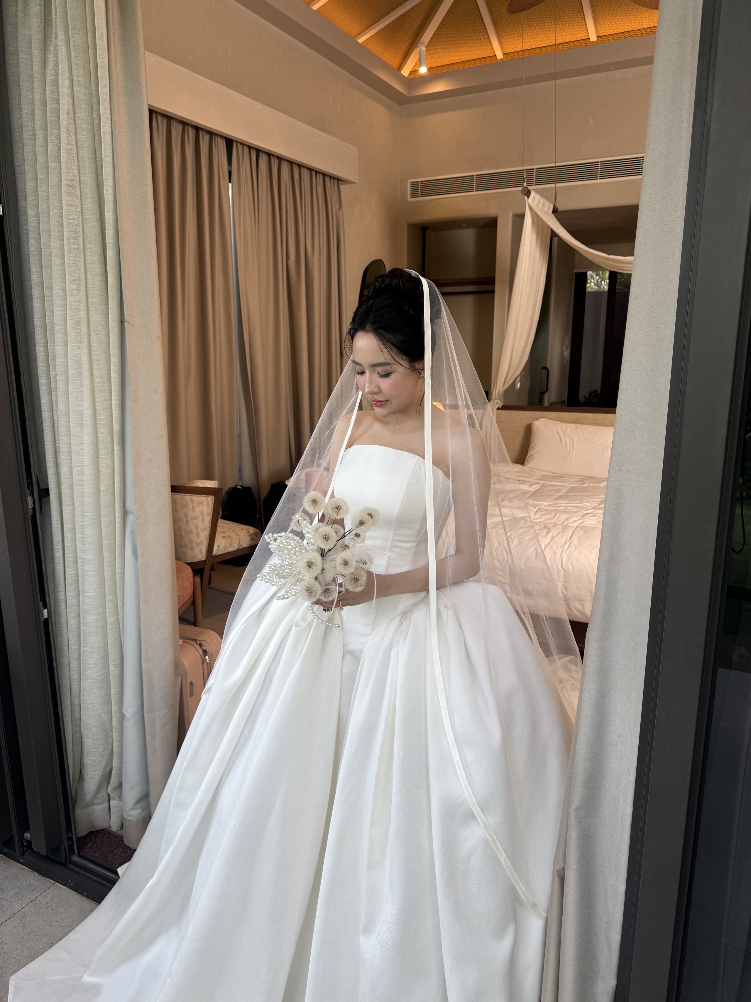 Hai váy cưới tiền tỉ của Viên Vibi gây chú ý - Ảnh 5.