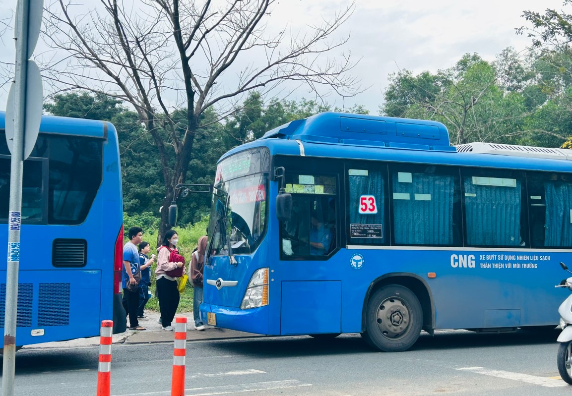 Từ 1.7, TP.HCM miễn vé xe buýt: Nhiều người mong mỏi điều này - Ảnh 3. Từ 1.7, TP.HCM miễn vé xe buýt: Nhiều người mong mỏi điều này - Ảnh 3.
