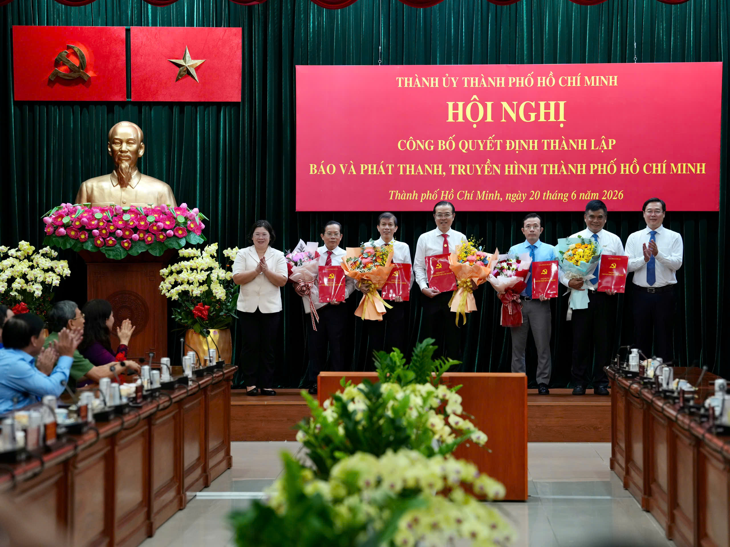  Đằng sau mỗi măng-sét là tâm huyết, thanh xuân người làm báo- Ảnh 3.