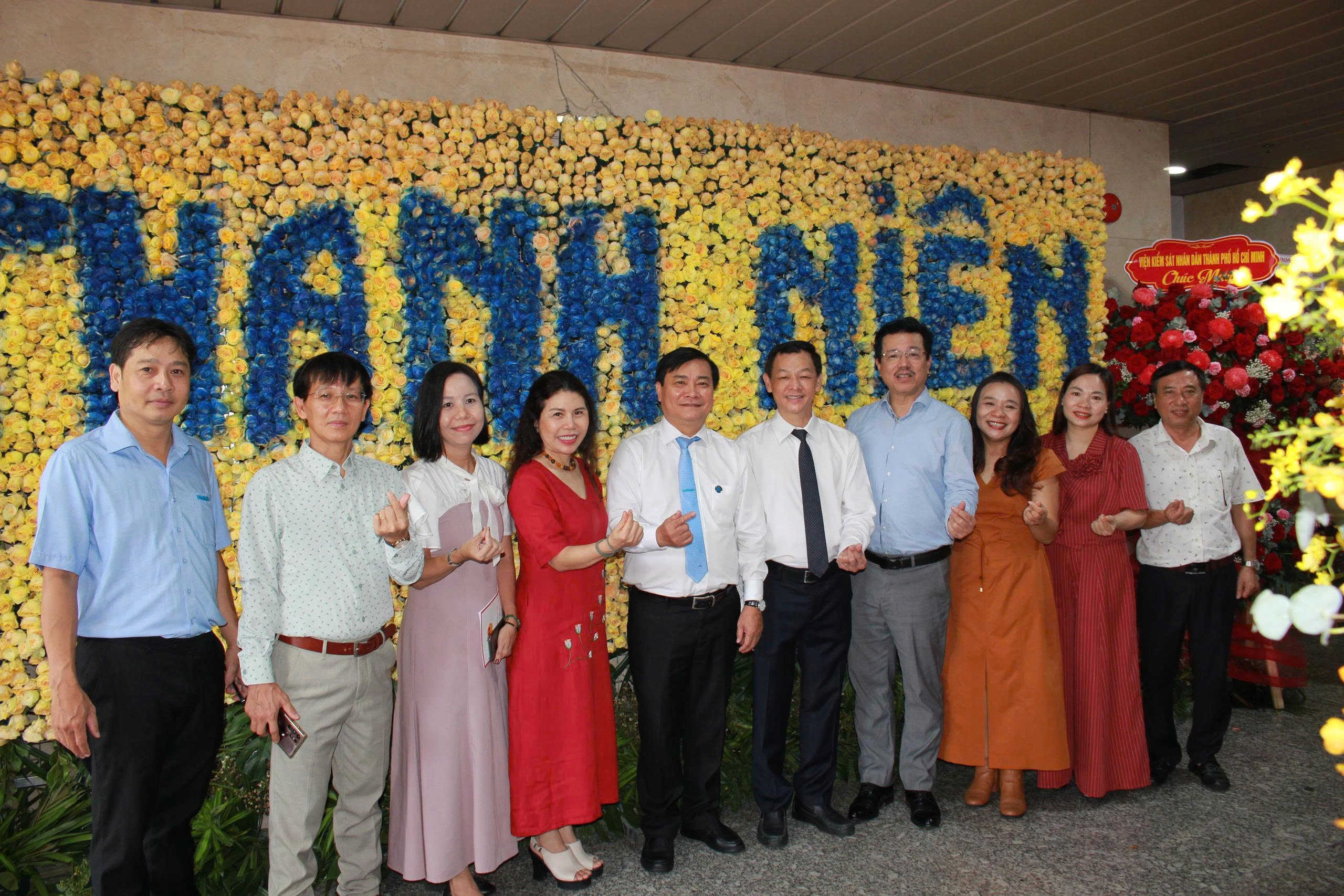 Lãnh đạo Bộ Y tế thăm, chúc mừng Báo Thanh Niên - Ảnh 3.