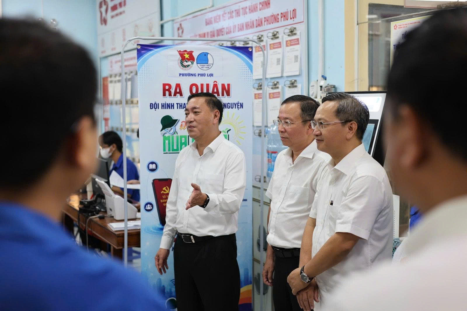 Sau 20 ngày, hơn 200.000 người dân được thanh niên hỗ trợ chuyển đổi số - Ảnh 14.