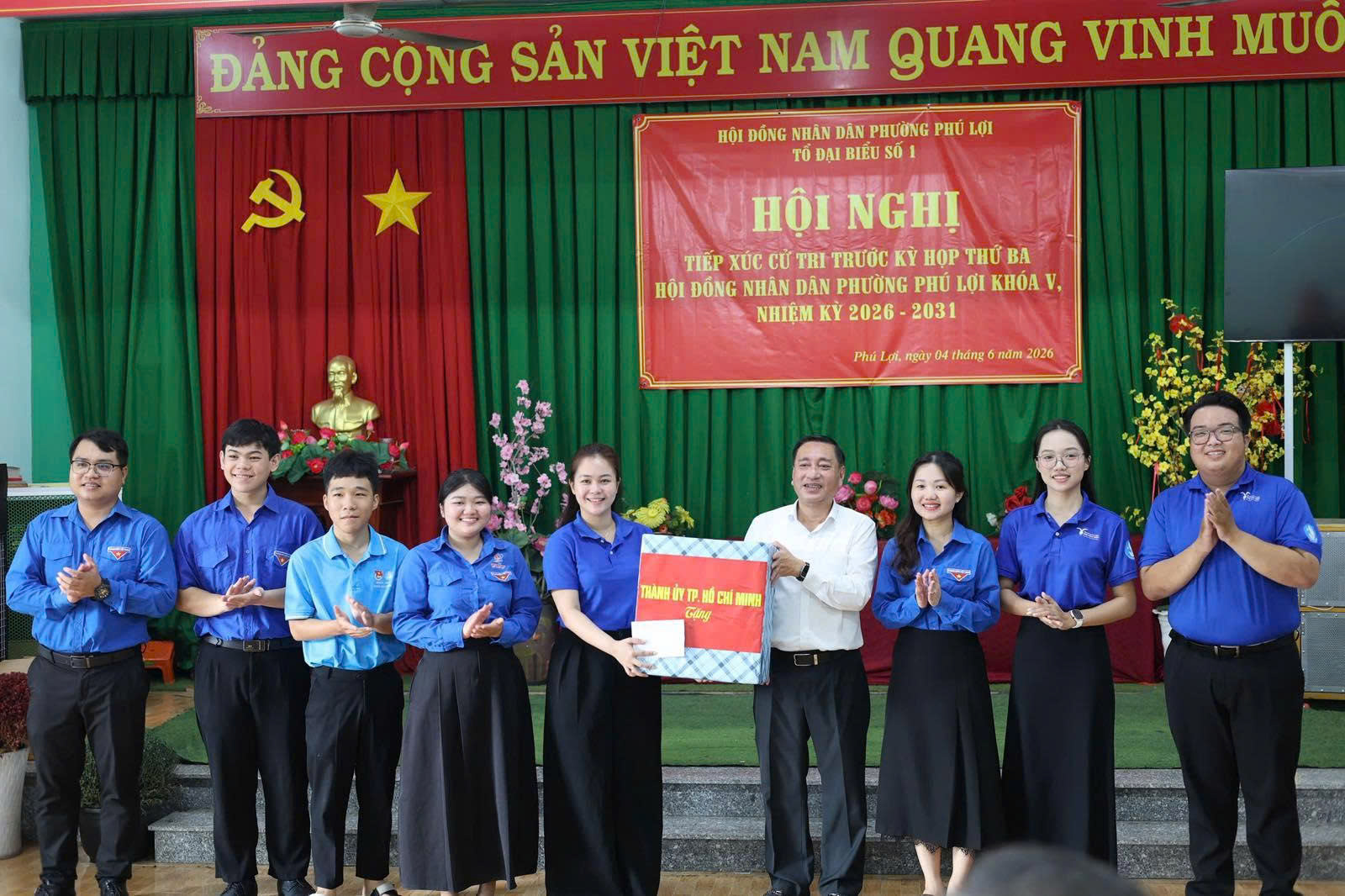 Sau 20 ngày, hơn 200.000 người dân được thanh niên hỗ trợ chuyển đổi số - Ảnh 15.