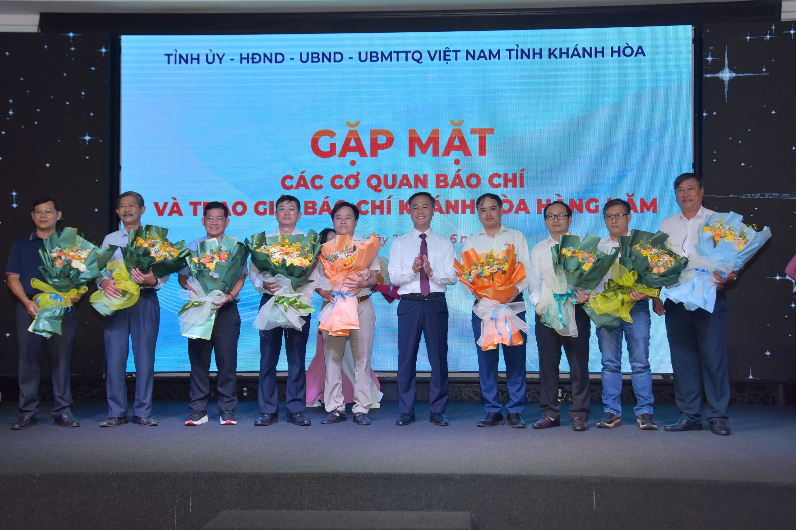 Chủ tịch Khánh Hòa: Chính quyền càng minh bạch thì báo chí càng thuận lợi- Ảnh 2. Chủ tịch Khánh Hòa: Chính quyền càng minh bạch thì báo chí càng thuận lợi- Ảnh 2.