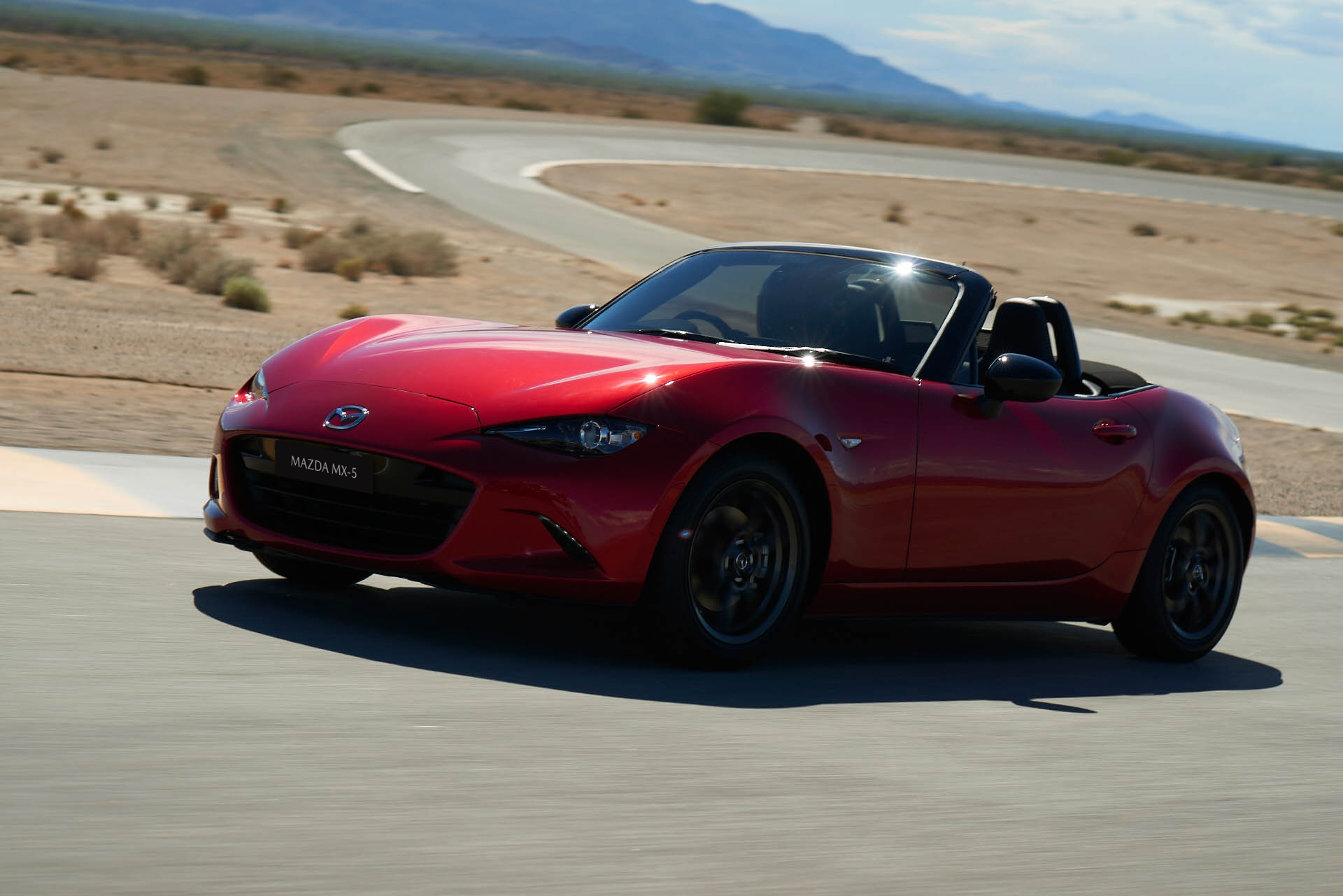'Xe chơi' Mazda MX-5 Miata giá từ 1,3 tỉ đồng hút khách - Ảnh 9.