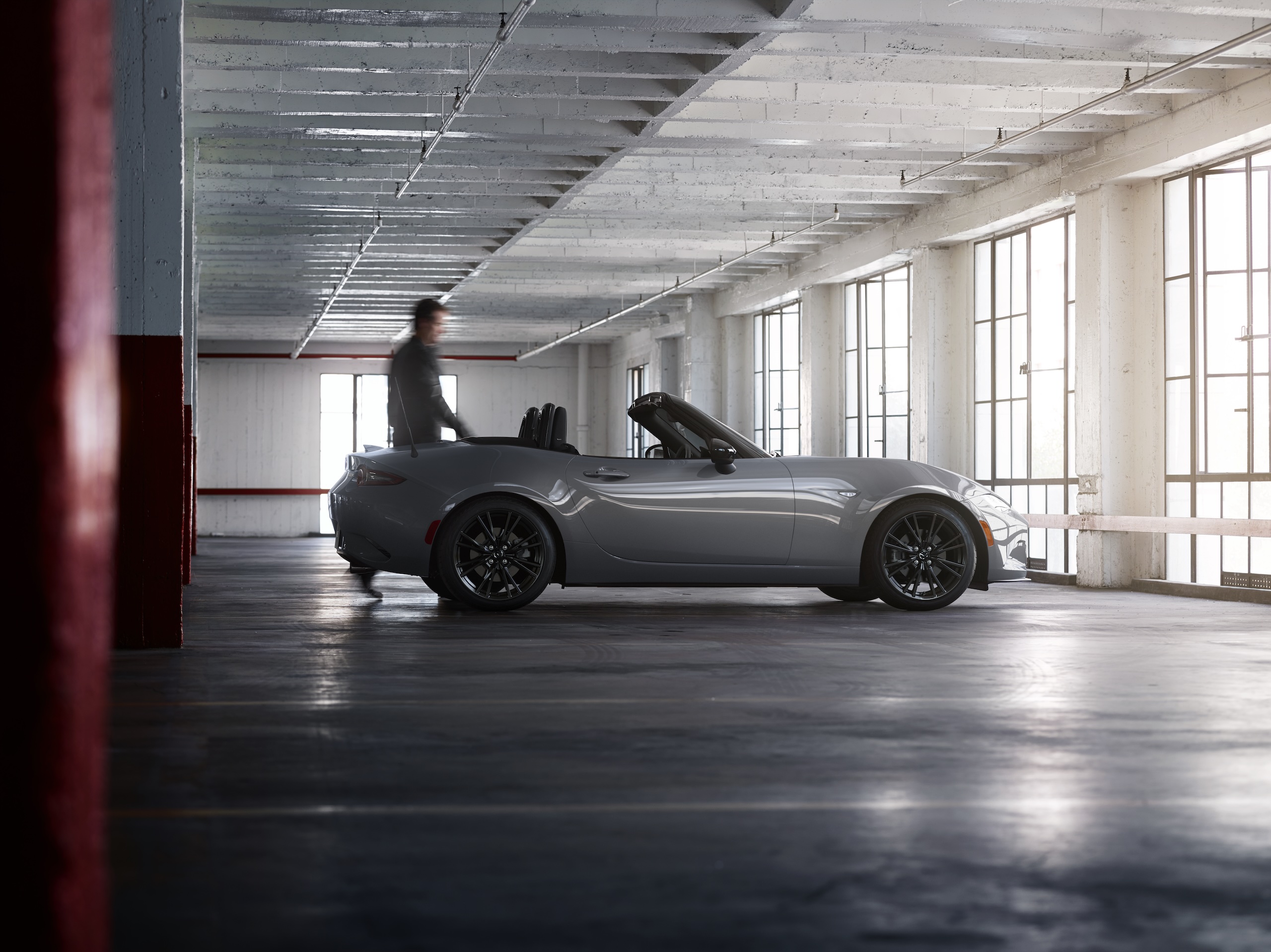 'Xe chơi' Mazda MX-5 Miata giá từ 1,3 tỉ đồng hút khách - Ảnh 11.