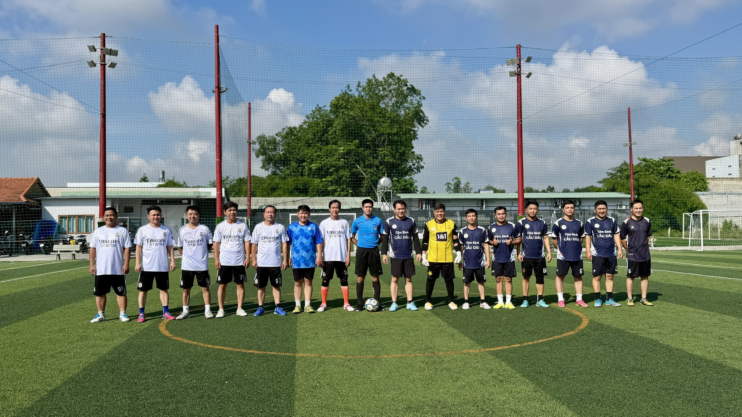 TP.HCM: Chủ tịch phường giao hữu bóng đá cùng phóng viên báo chí nhân ngày 21.6- Ảnh 5. TP.HCM: Chủ tịch phường giao hữu bóng đá cùng phóng viên báo chí nhân ngày 21.6- Ảnh 5.