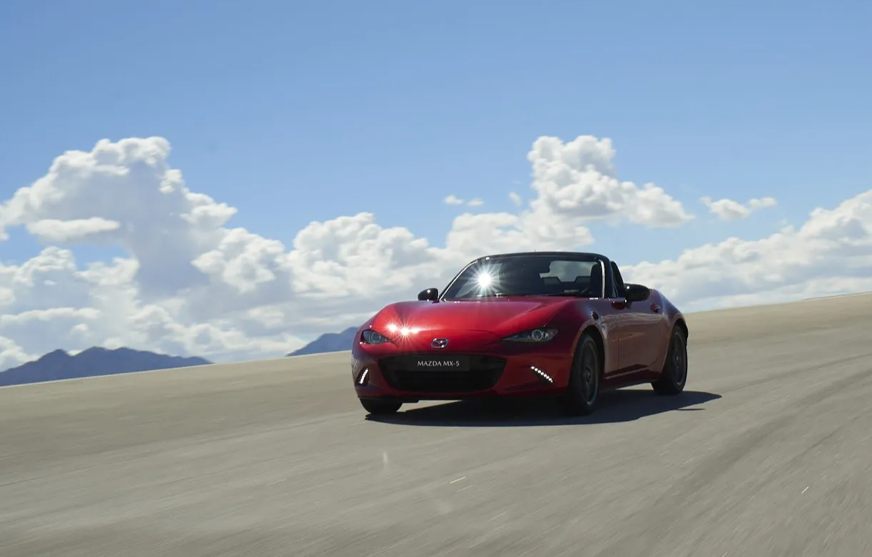 'Xe chơi' Mazda MX-5 Miata giá từ 1,3 tỉ đồng hút khách - Ảnh 8.