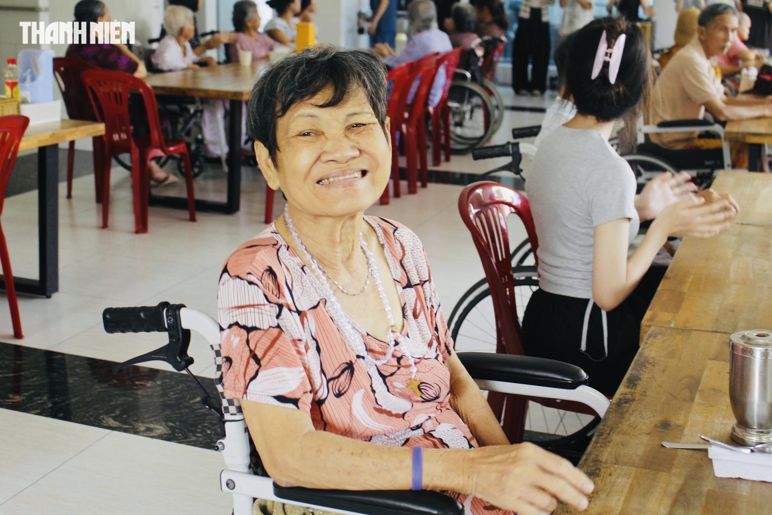 ‘Nhớ ghé thăm các cụ nha!’- Ảnh 2. ‘Nhớ ghé thăm các cụ nha!’- Ảnh 2.