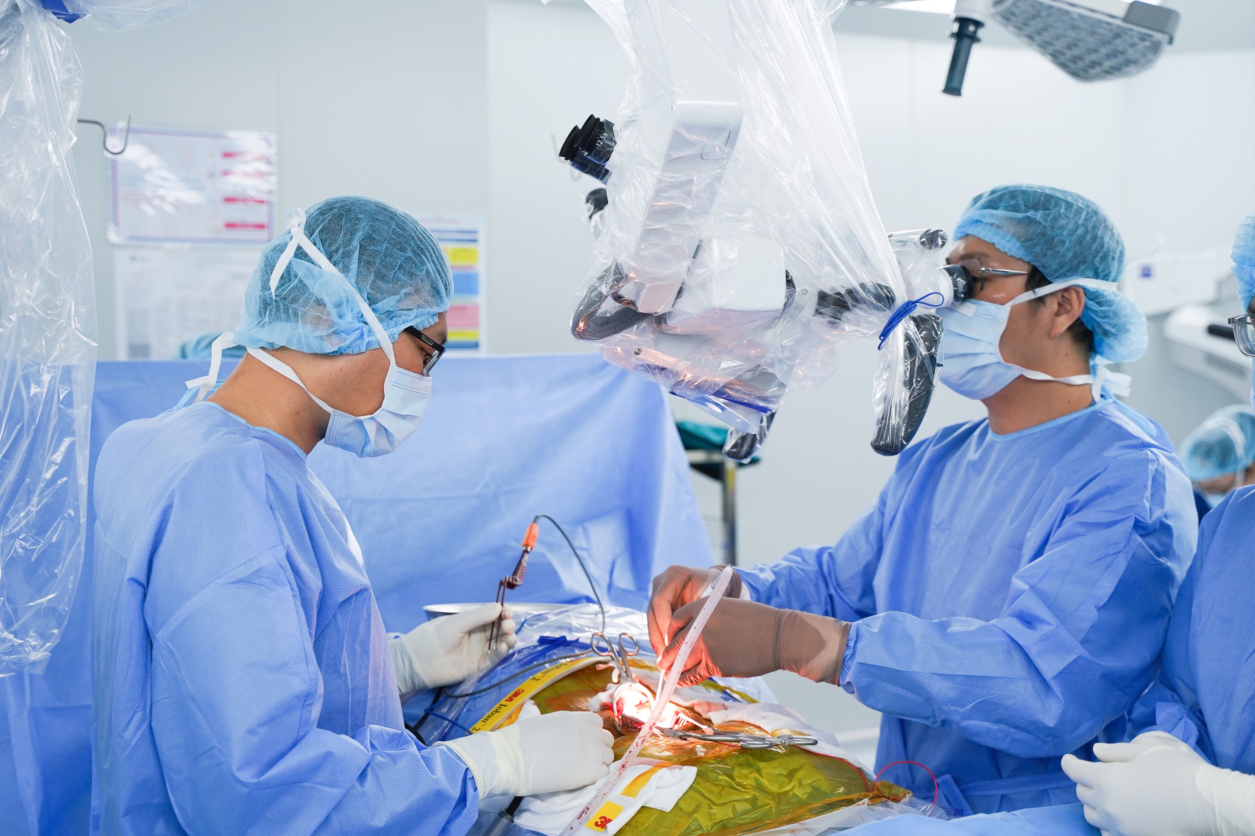 Yếu liệt tứ chi, mất khả năng đi lại do bệnh cột sống diễn tiến khó lường - Ảnh 3.