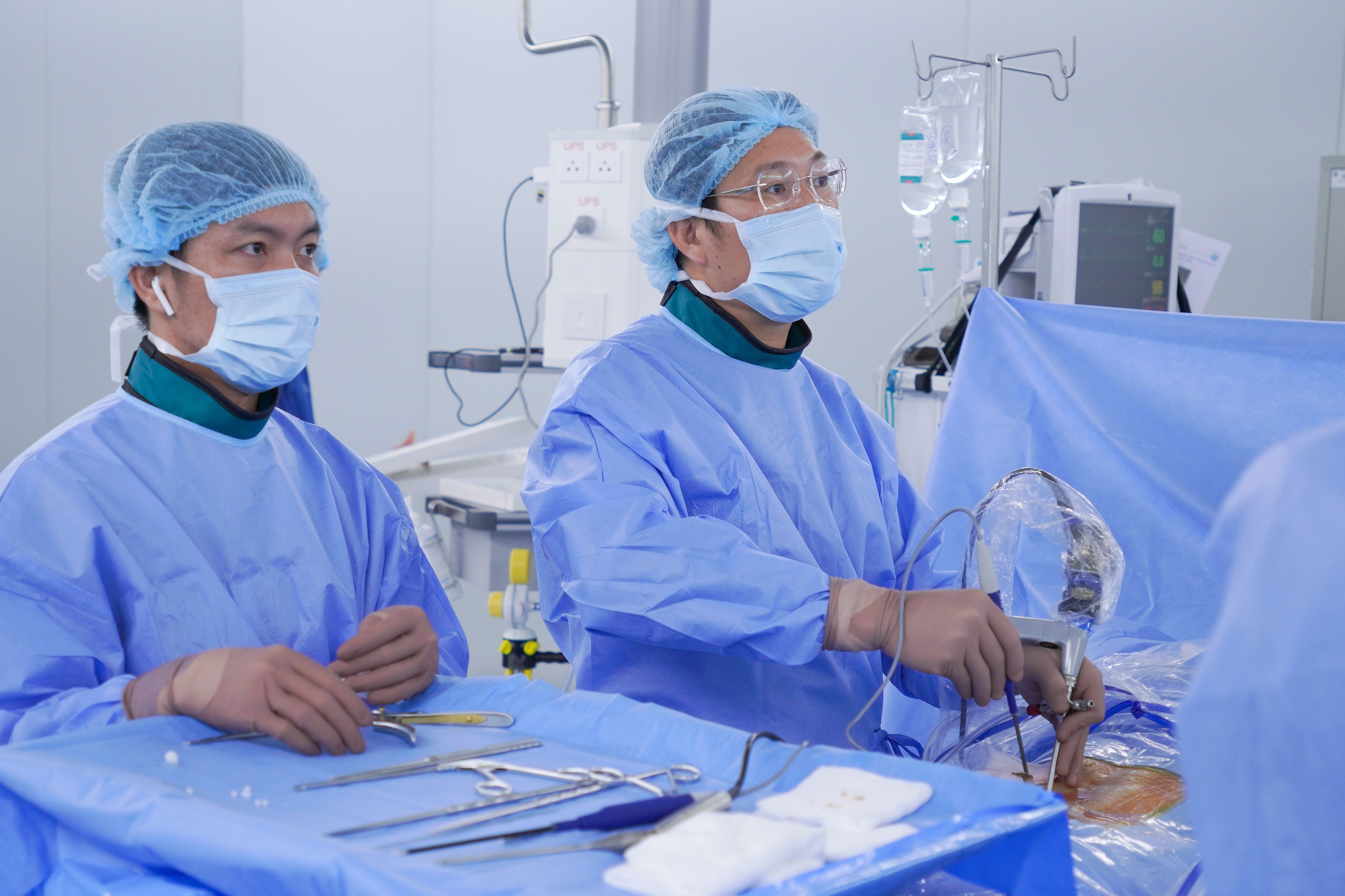 Yếu liệt tứ chi, mất khả năng đi lại do bệnh cột sống diễn tiến khó lường - Ảnh 2.