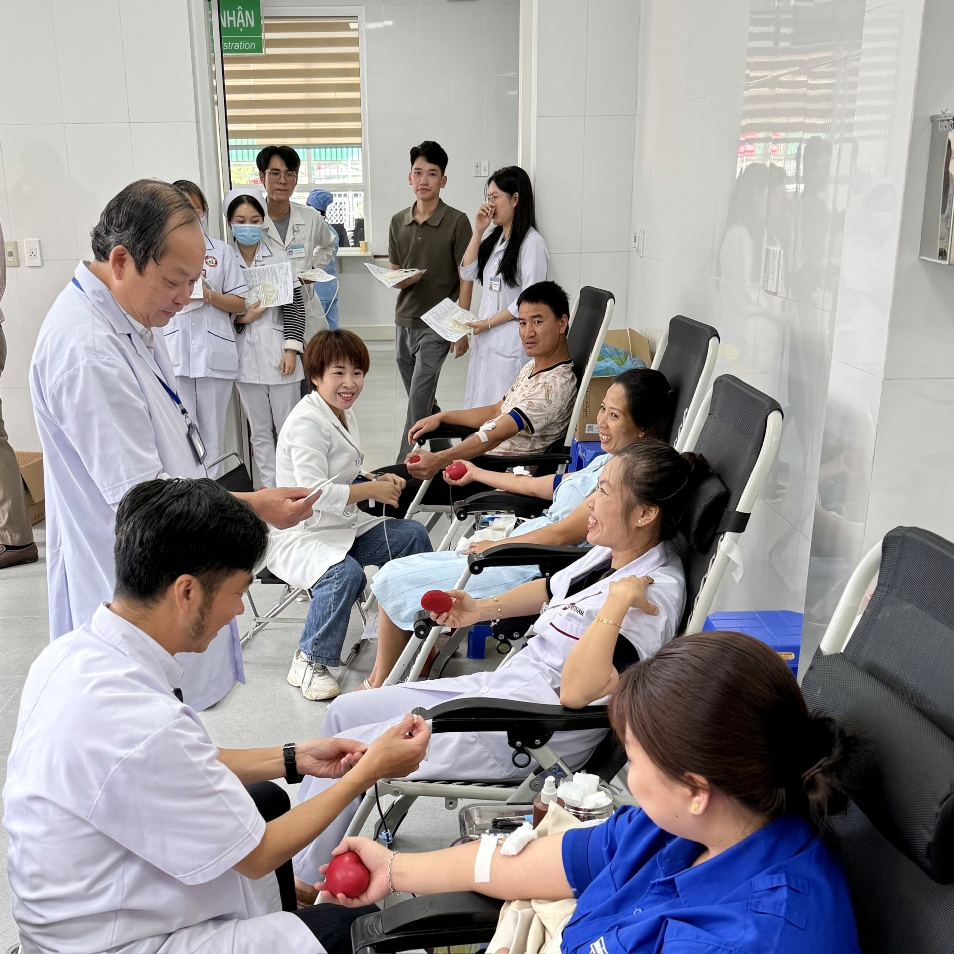 Vì sao Sở Y tế Lâm Đồng tạm dừng tuyển dụng 738 chỉ tiêu viên chức? - Ảnh 3.