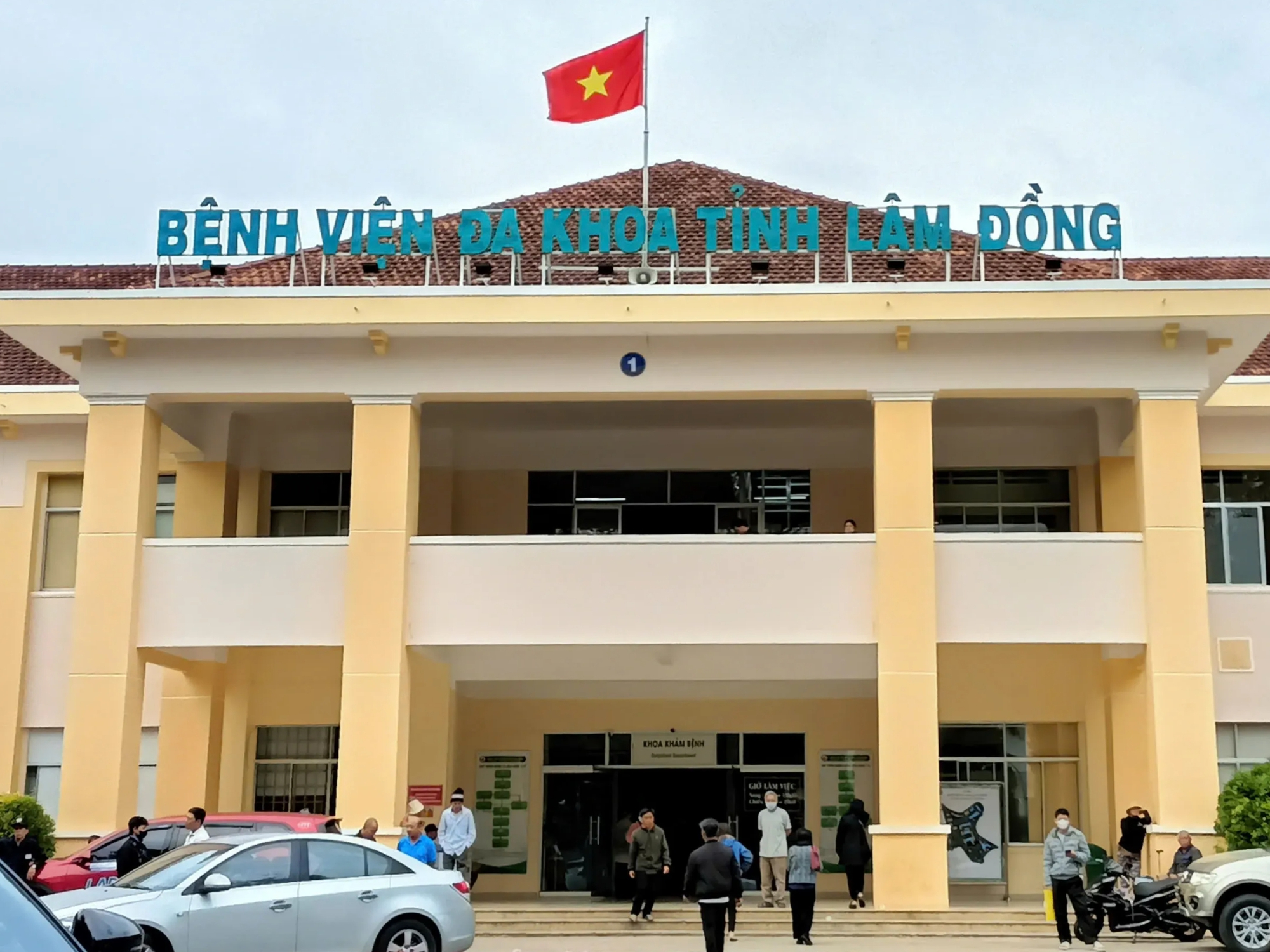 Vì sao Sở Y tế Lâm Đồng tạm dừng tuyển dụng 738 chỉ tiêu viên chức? - Ảnh 1.